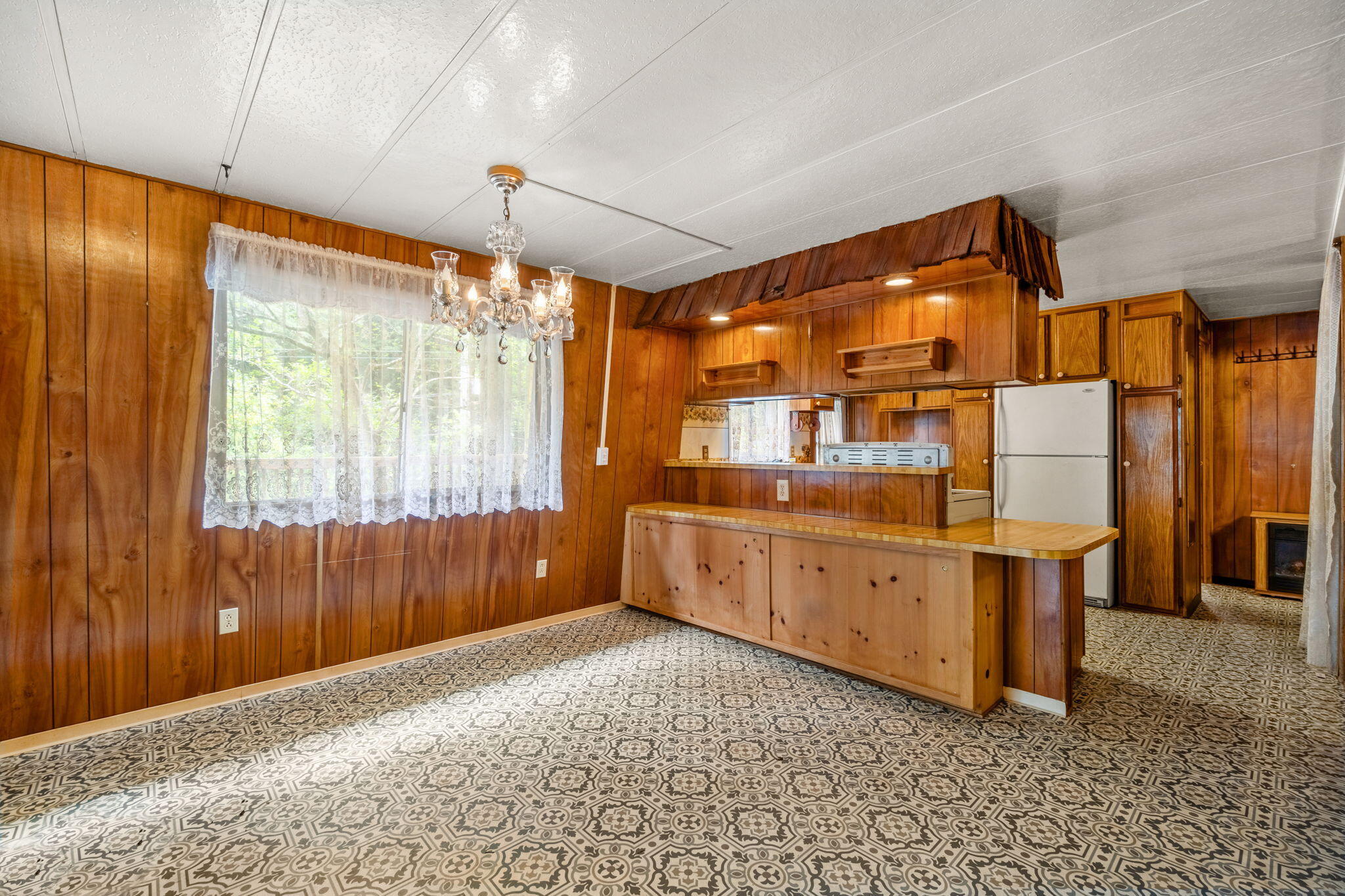 7382 Berta Road, Eureka