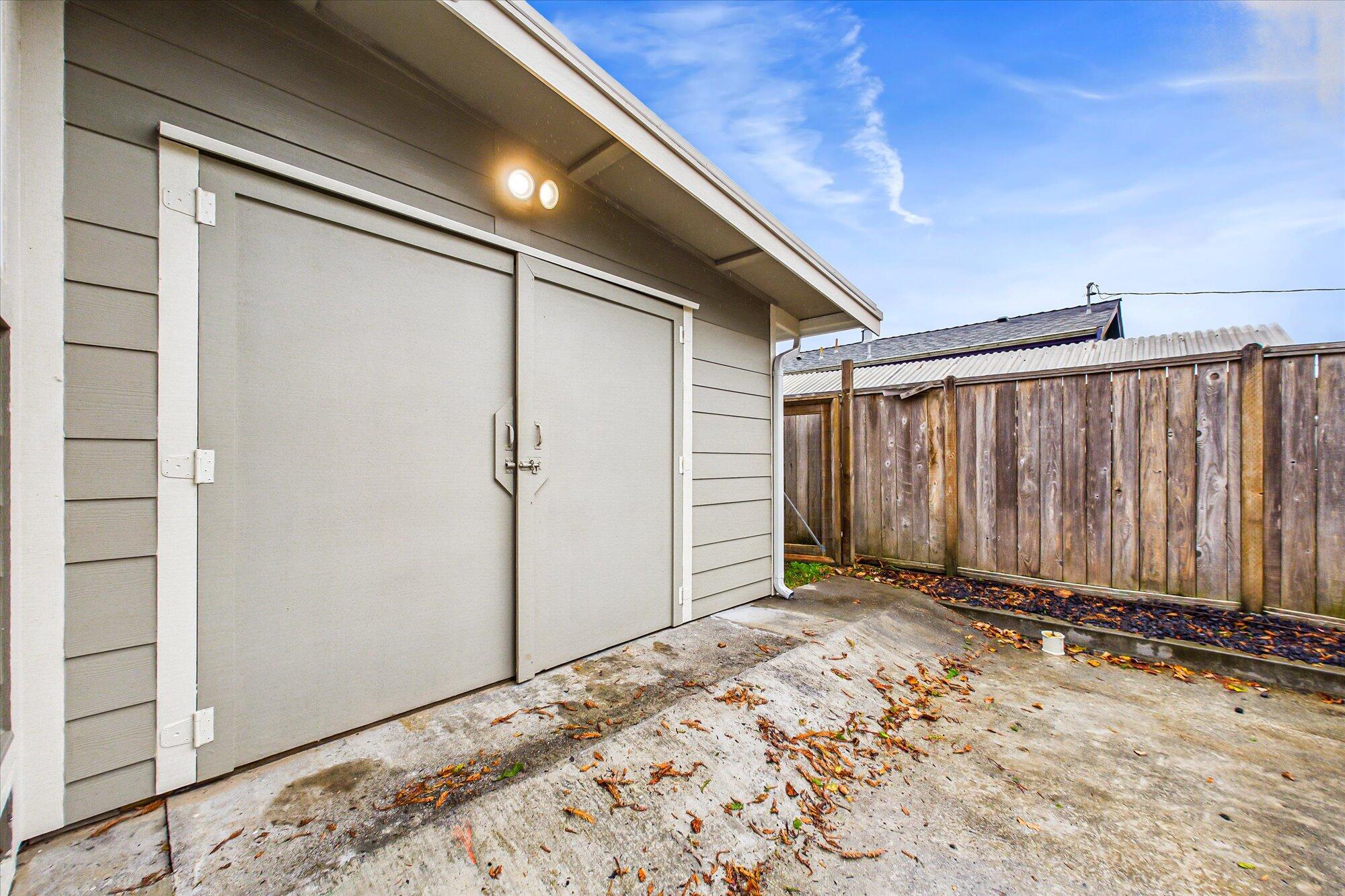1998 Simmons Road