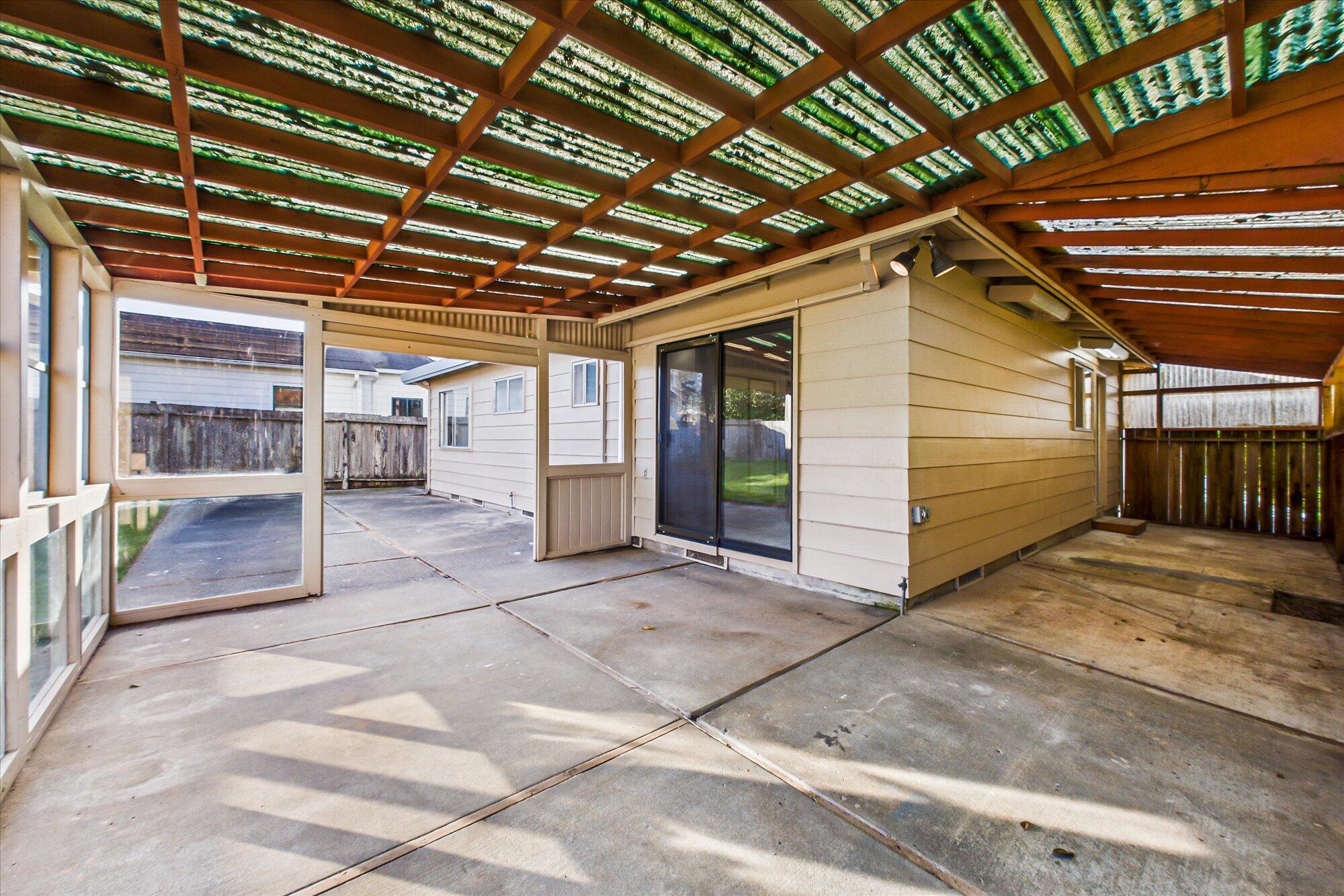 2827 Summer Street
