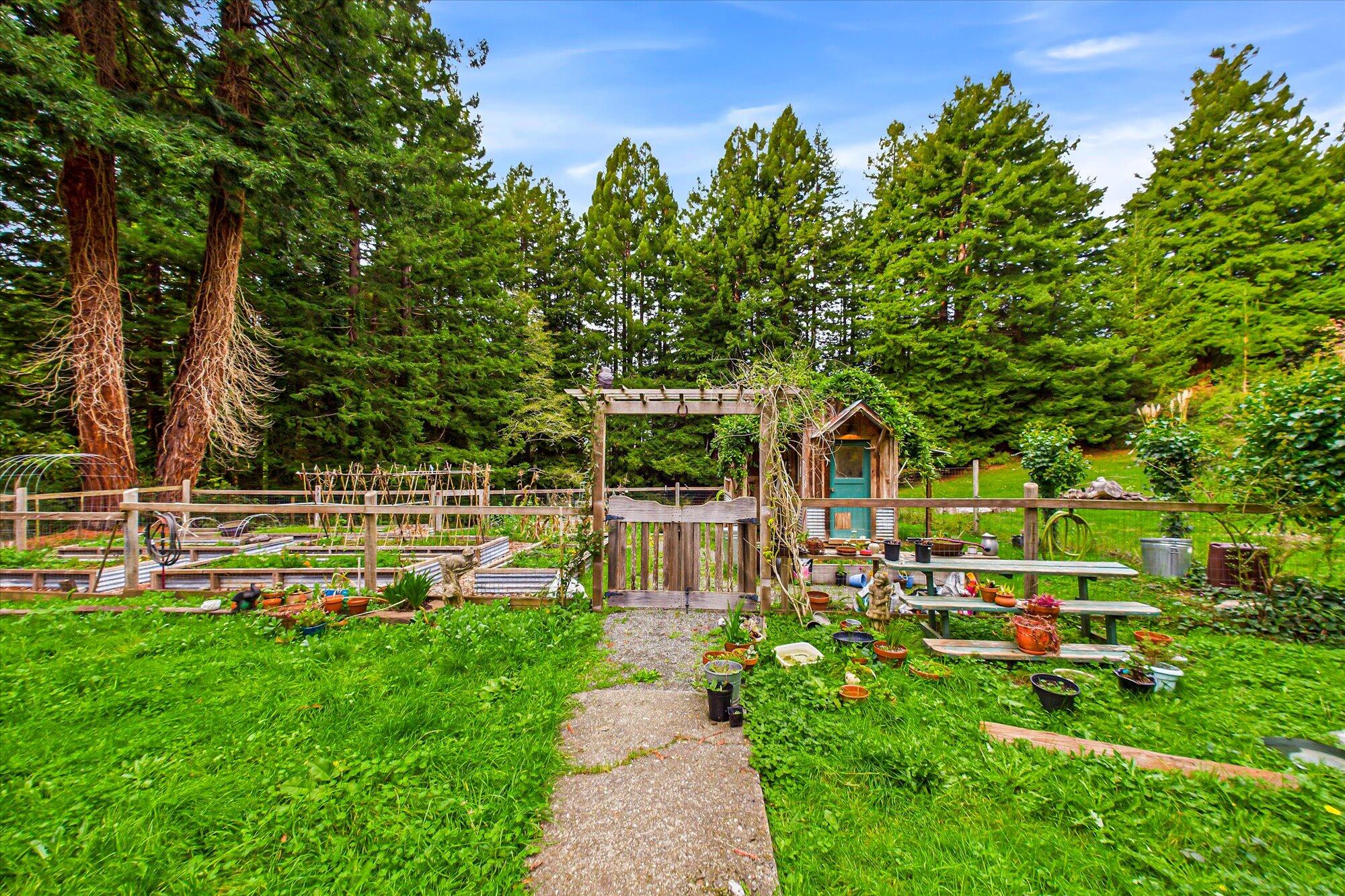 5131 Woodland Way