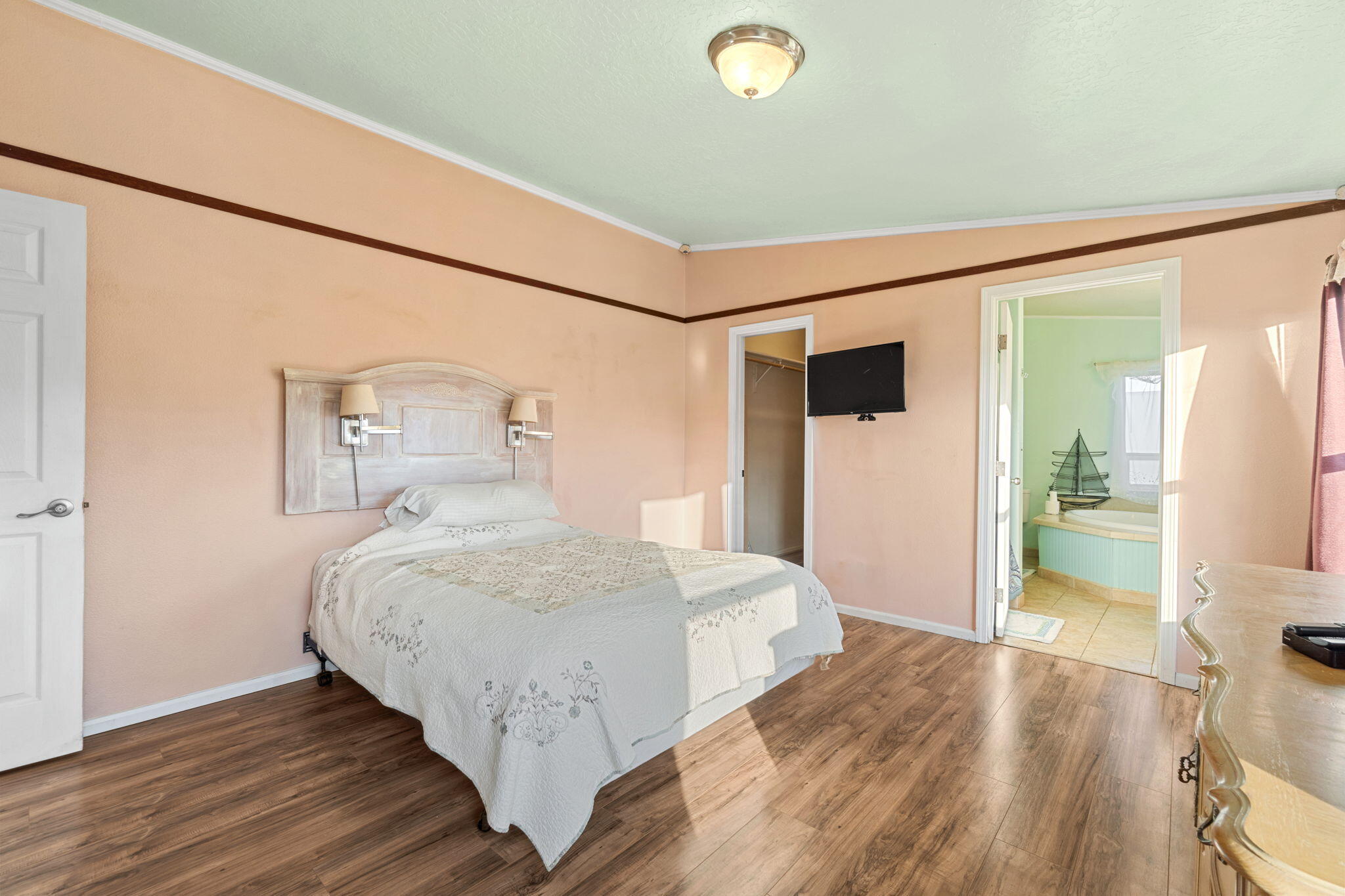 360 Grand Avenue