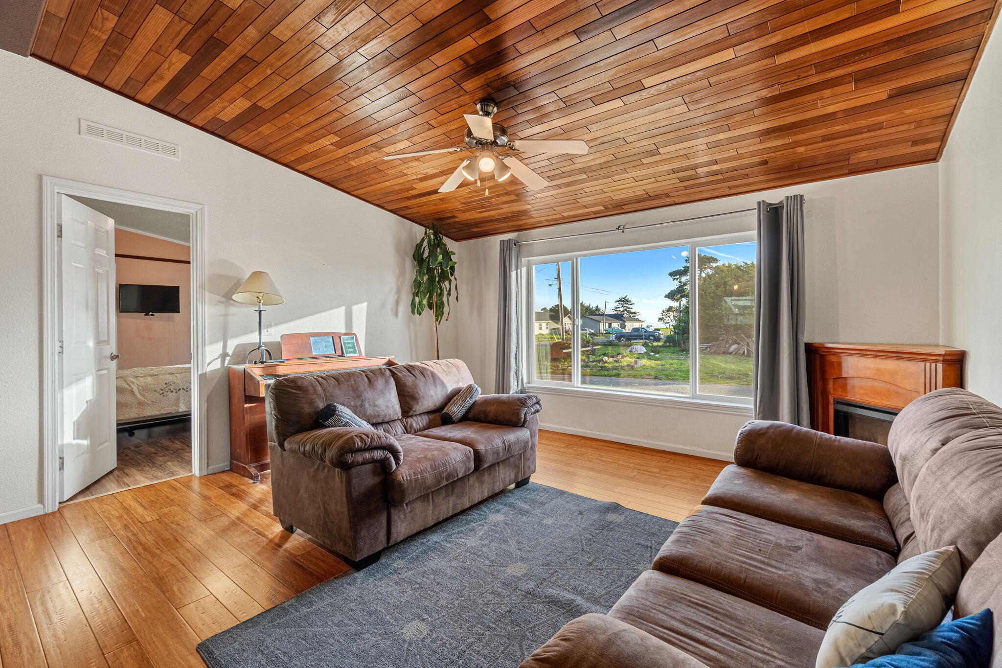 360 Grand Avenue