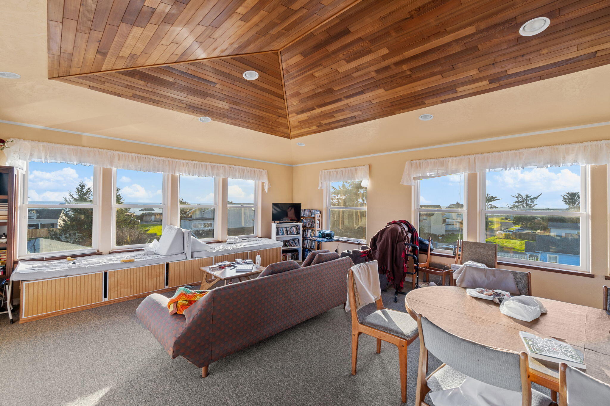 360 Grand Avenue