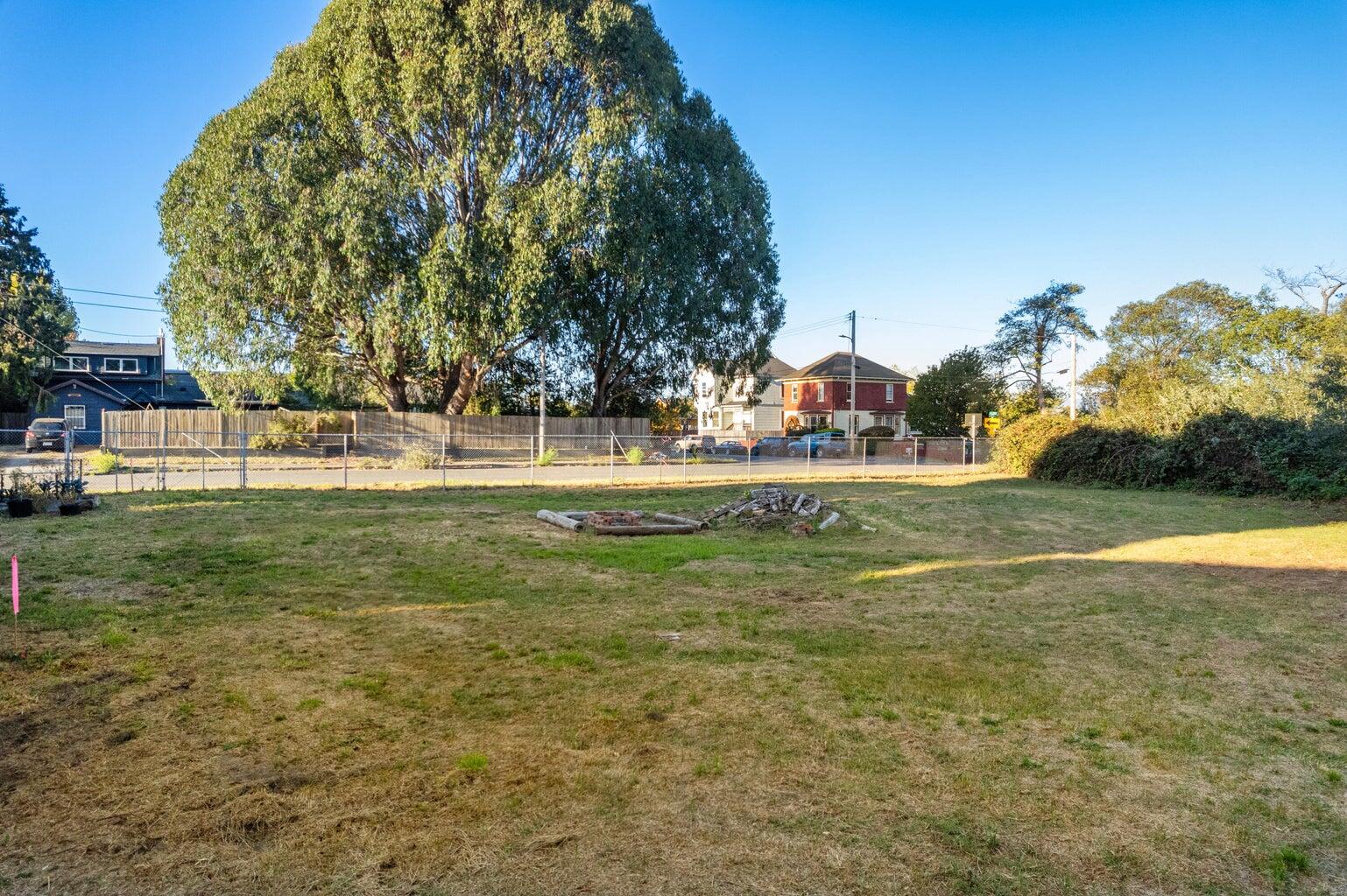 Lot B 10th Street