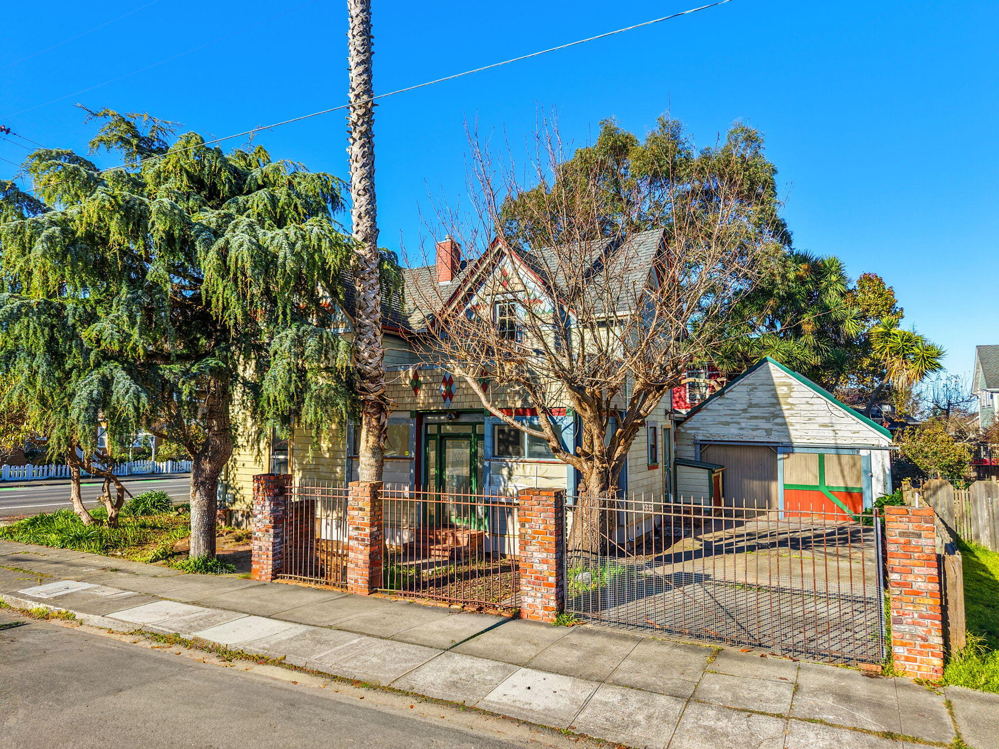 2139 H Street