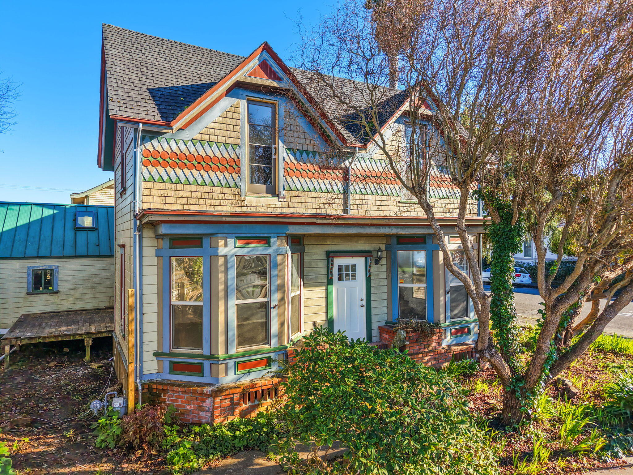 2139 H Street