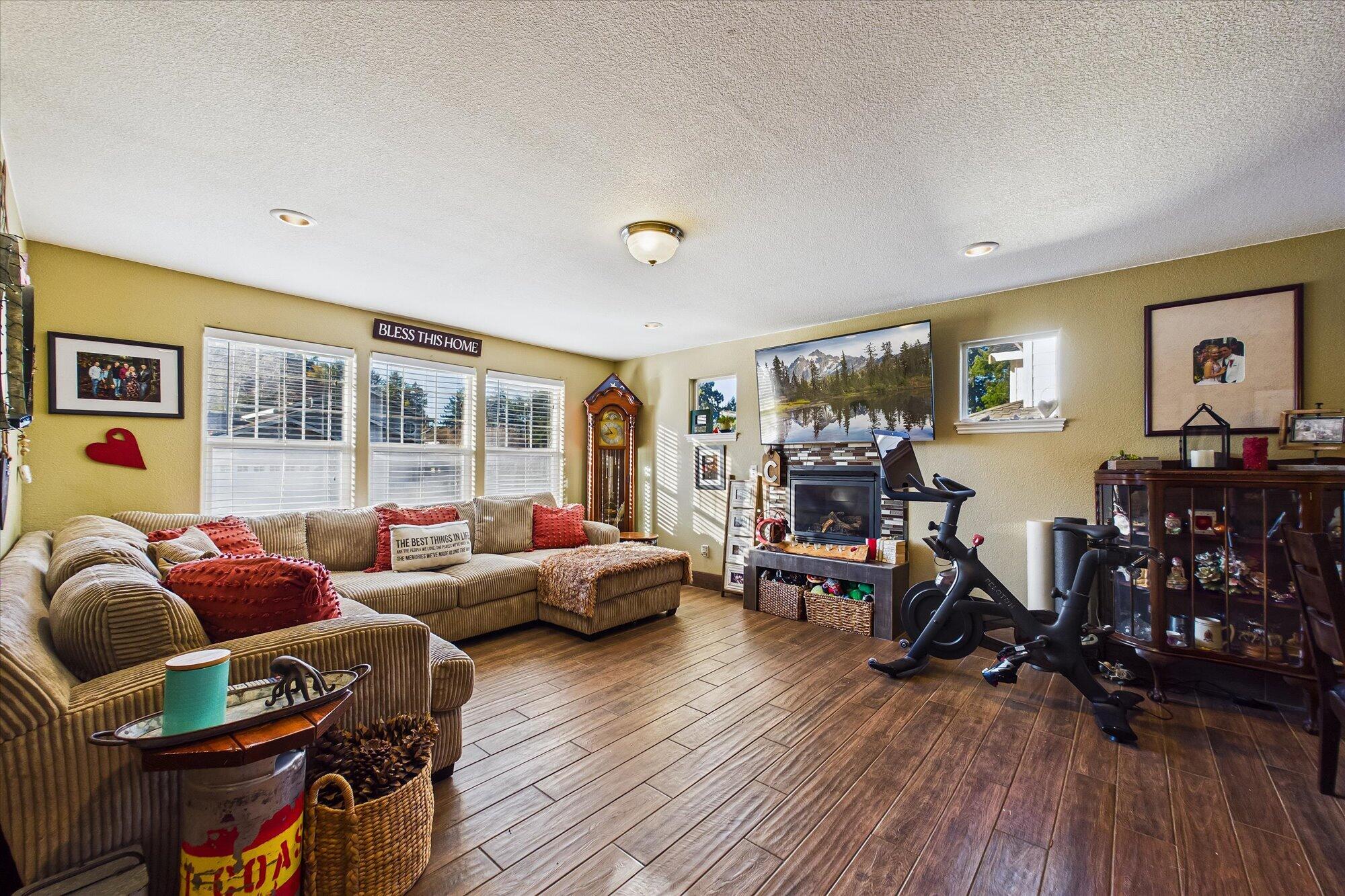 3945 Davis Court