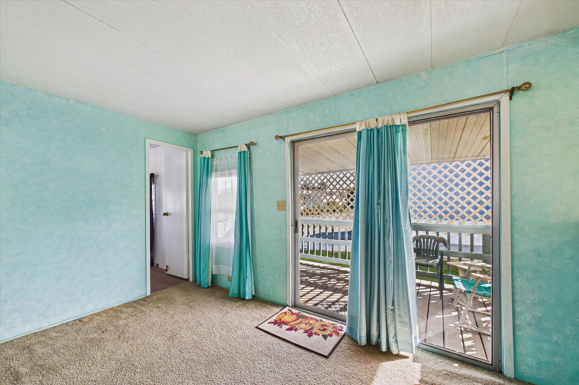 1579 Kings Row 64