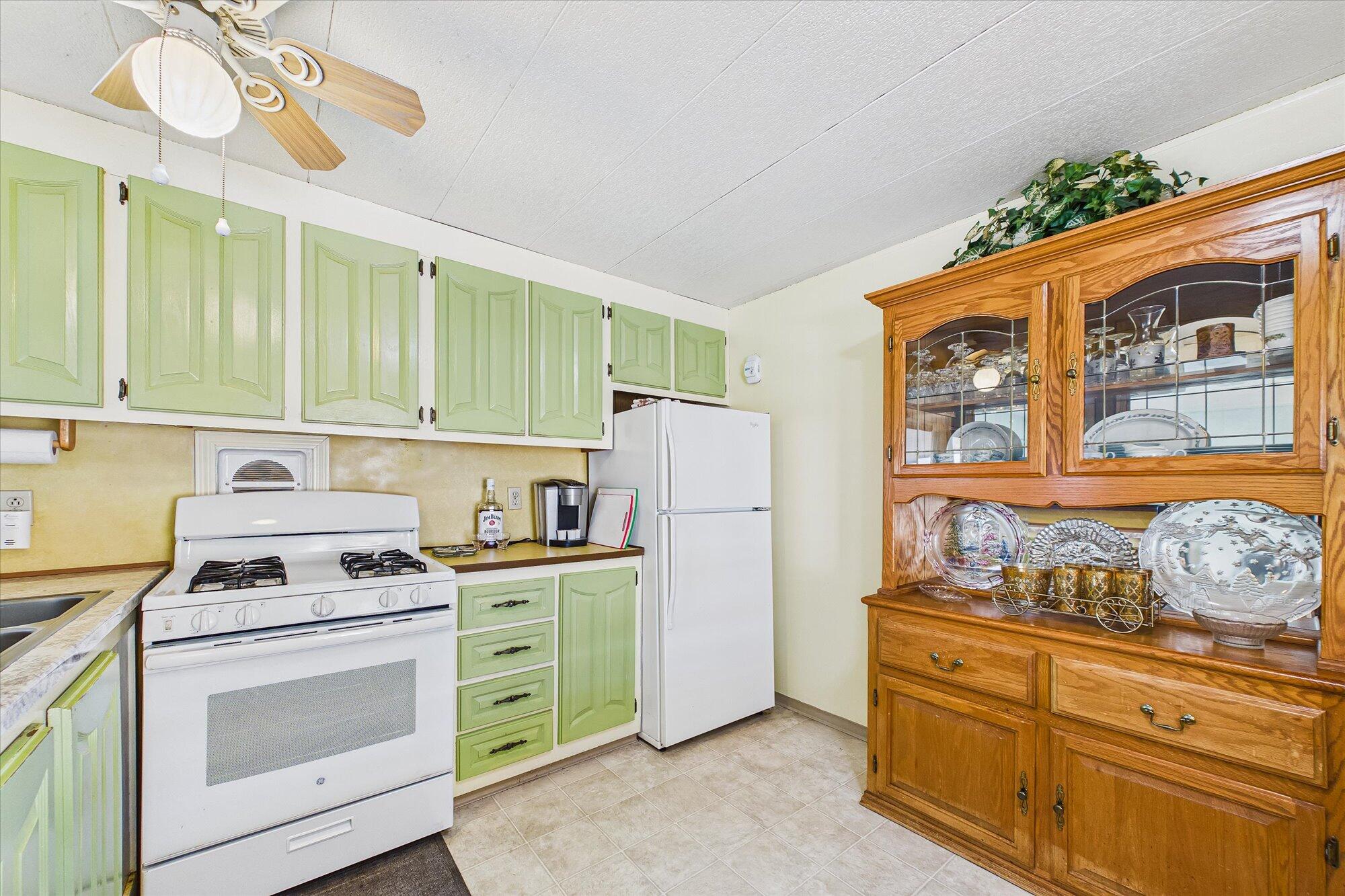 1579 Kings Row 64