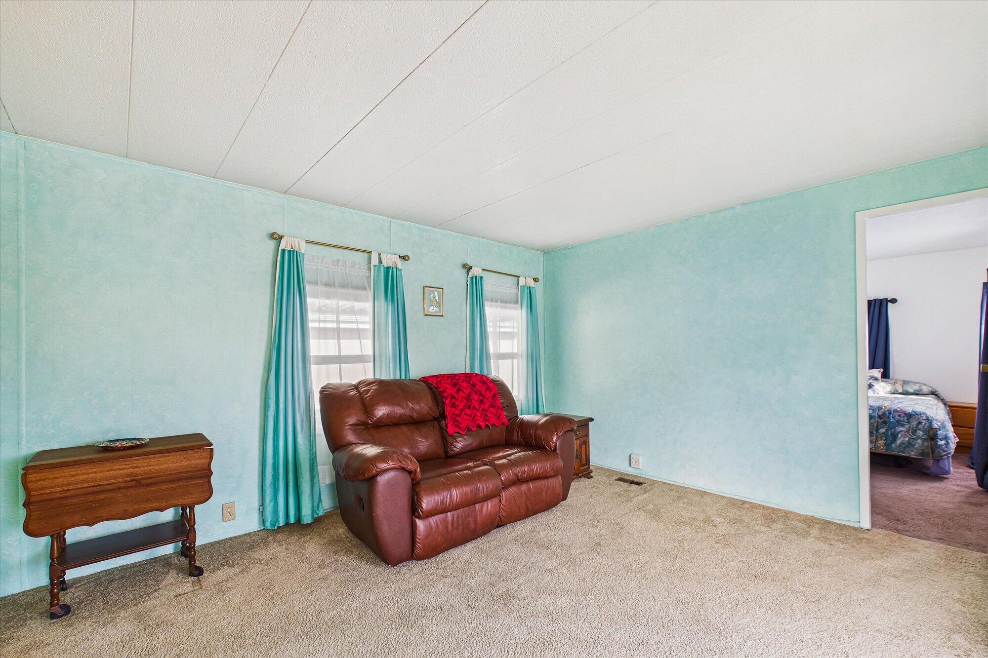 1579 Kings Row 64
