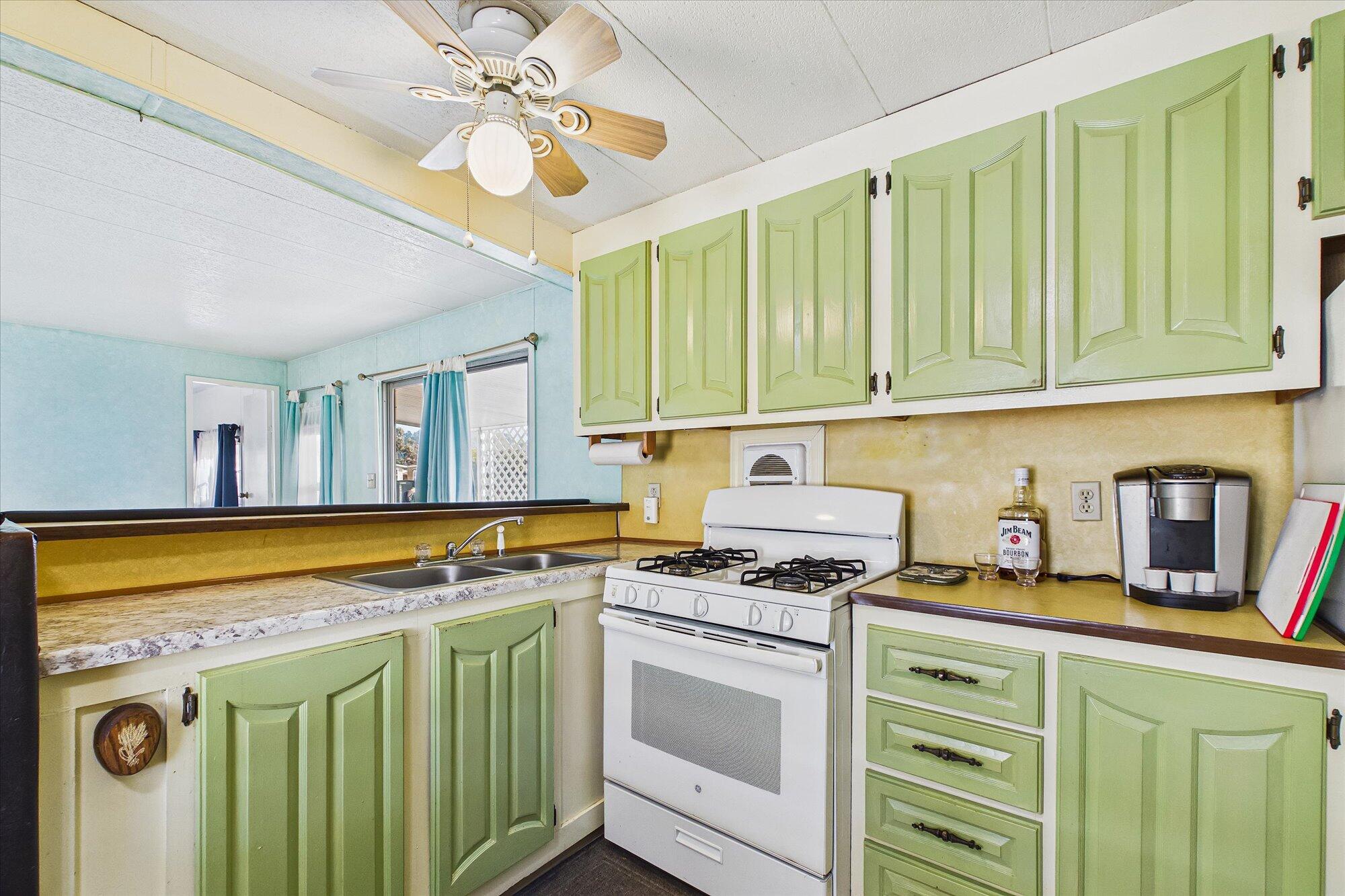 1579 Kings Row 64