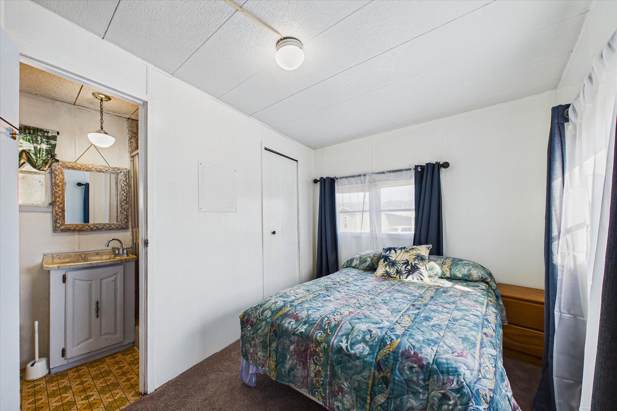 1579 Kings Row 64
