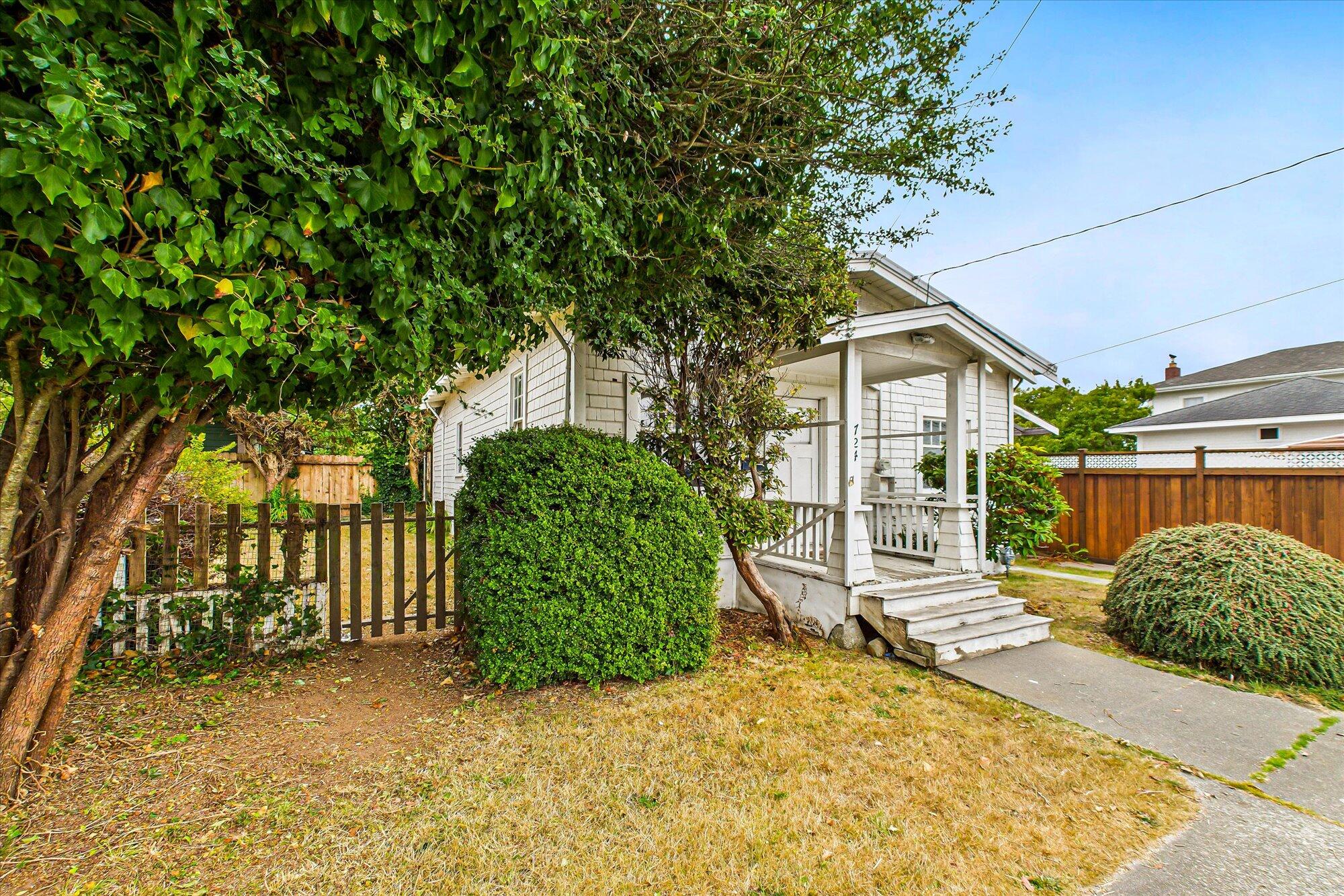 724 Henderson Street