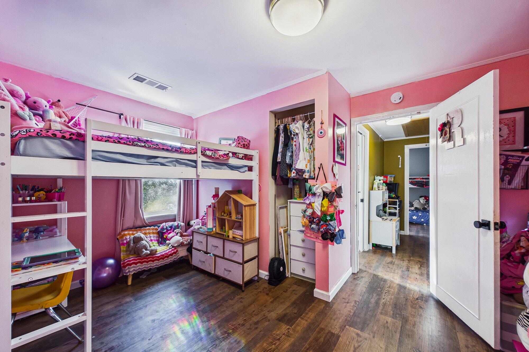 1185 Ridgewood Drive