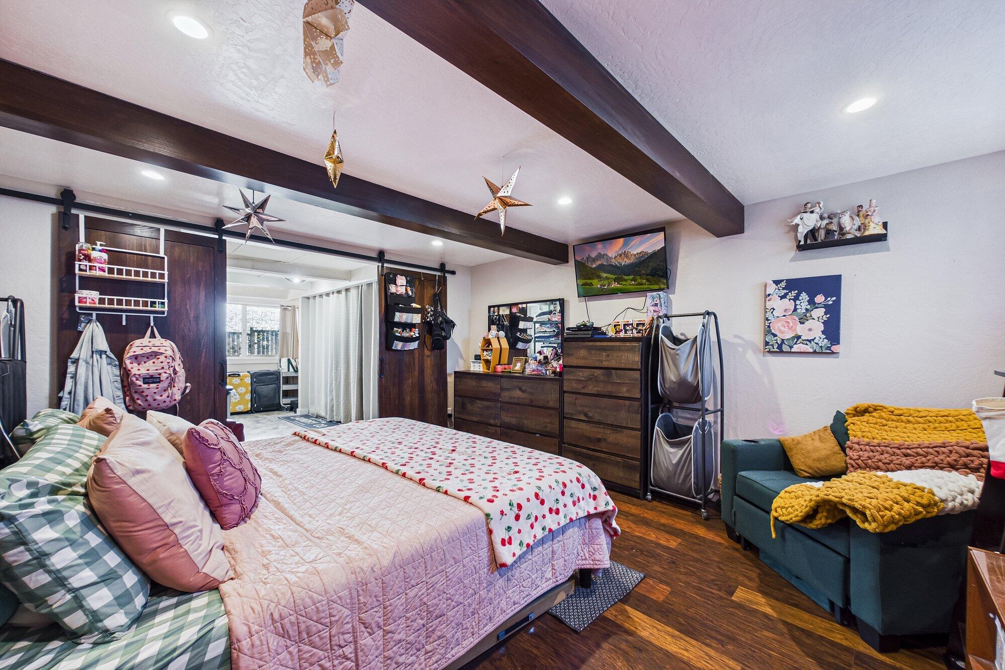1185 Ridgewood Drive