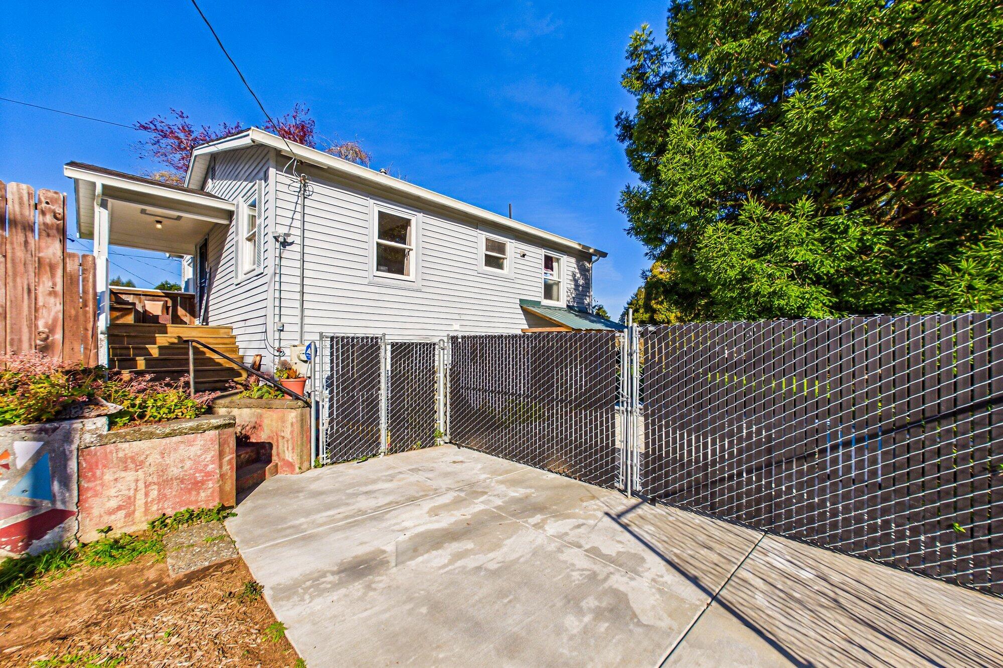 1185 Ridgewood Drive