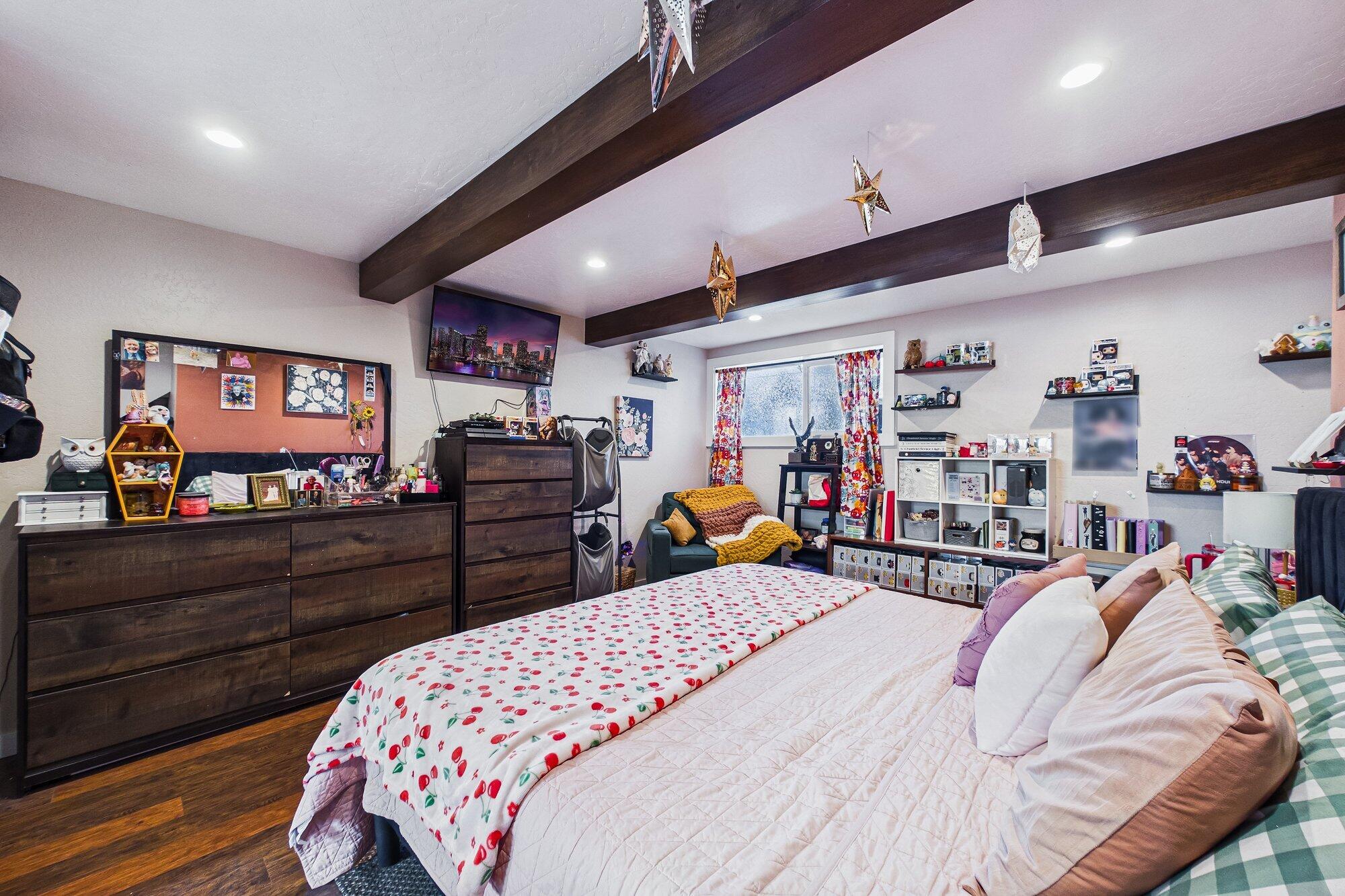 1185 Ridgewood Drive