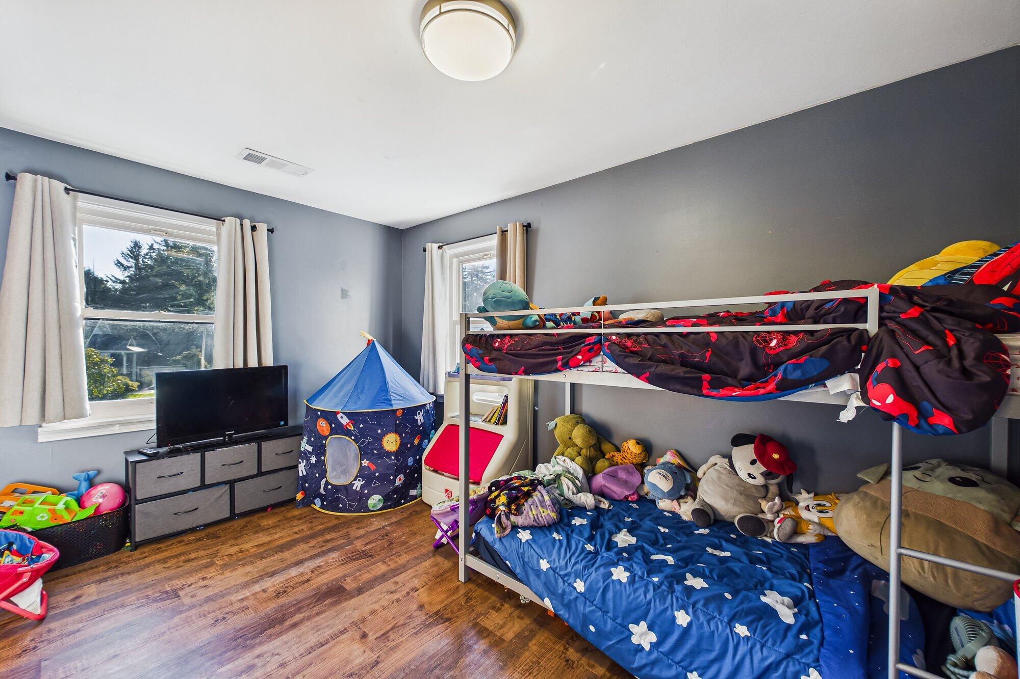 1185 Ridgewood Drive