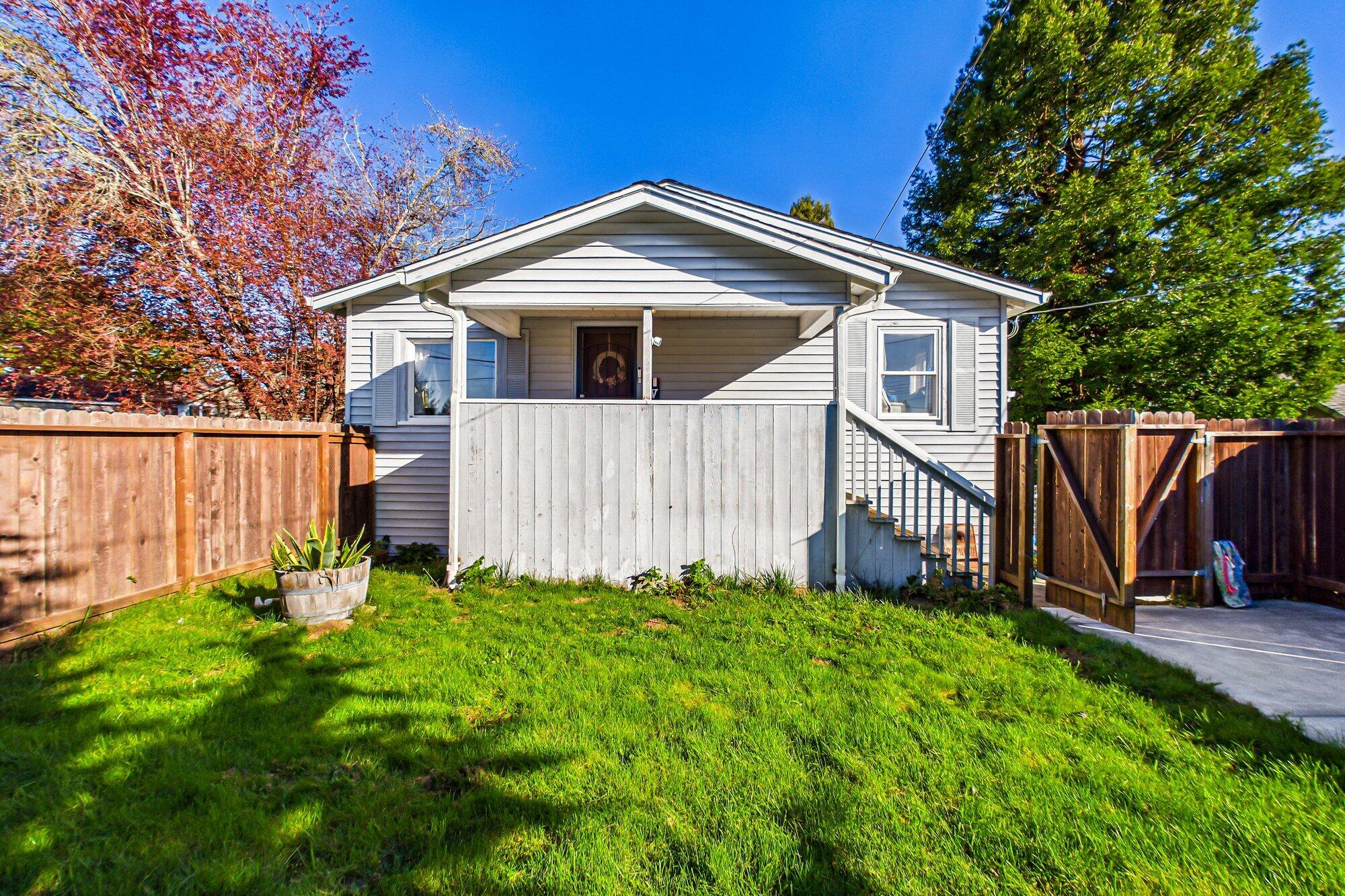 1185 Ridgewood Drive