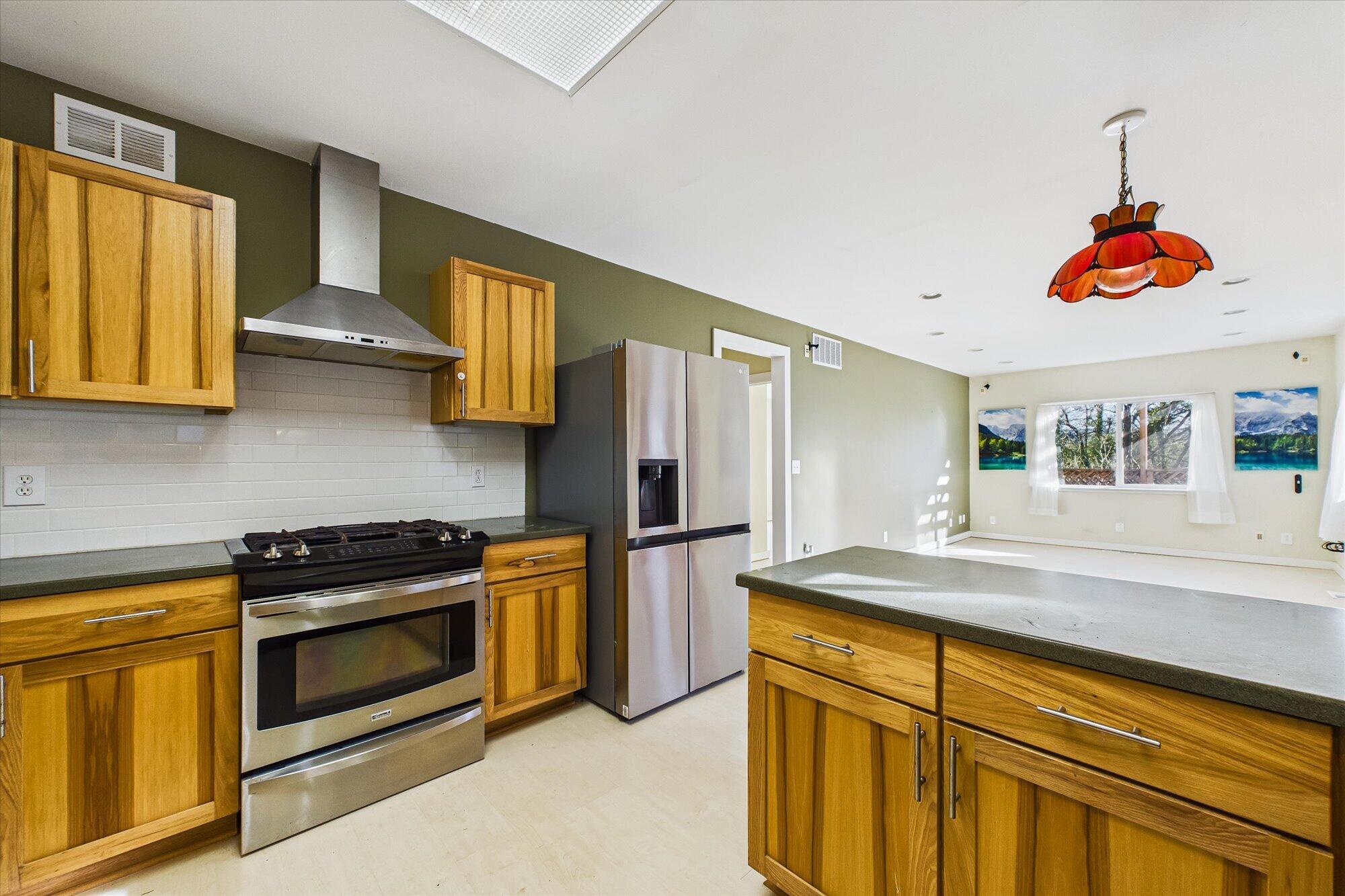 887 Fernbridge Drive