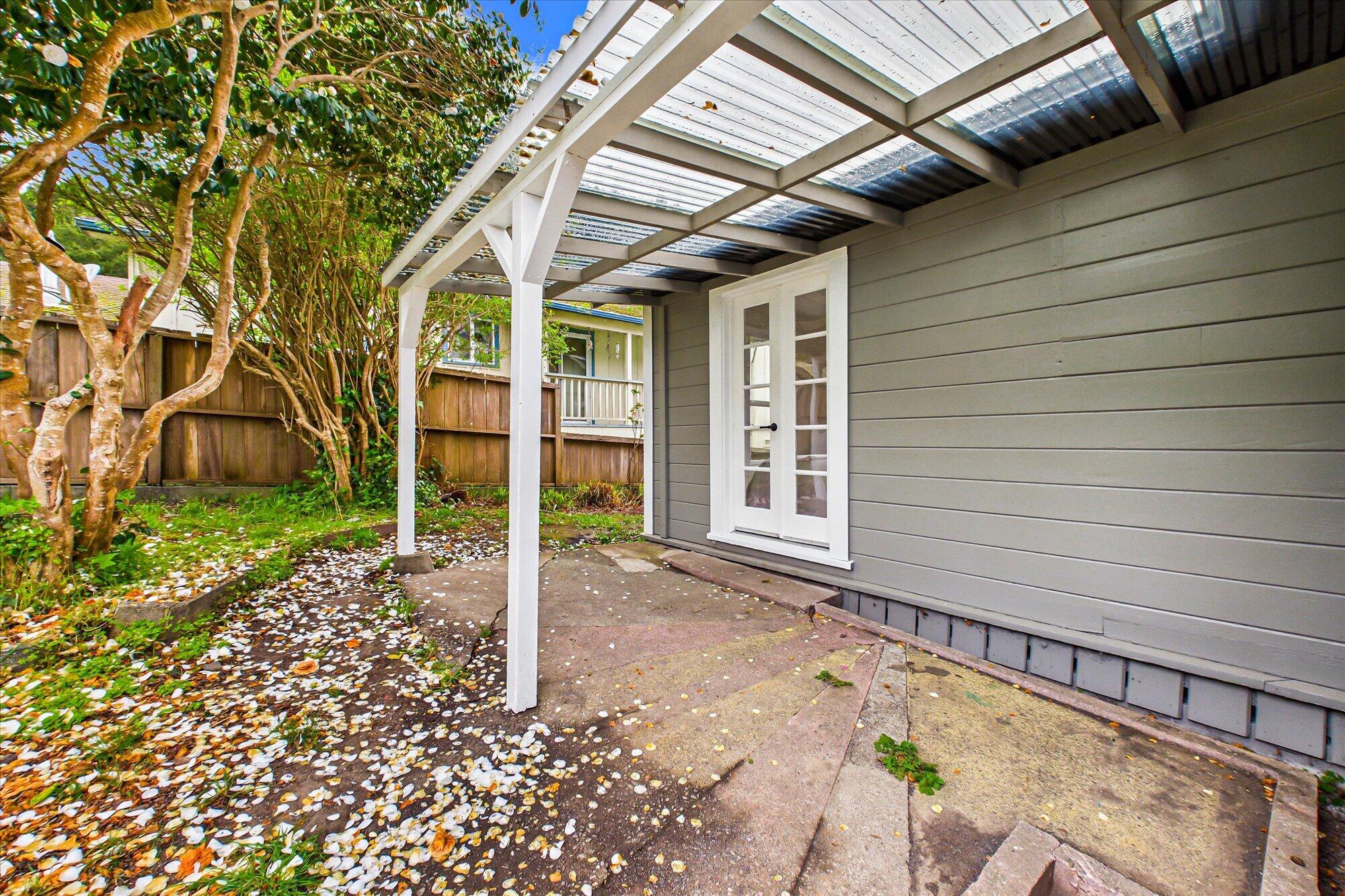 355 Douglas Street