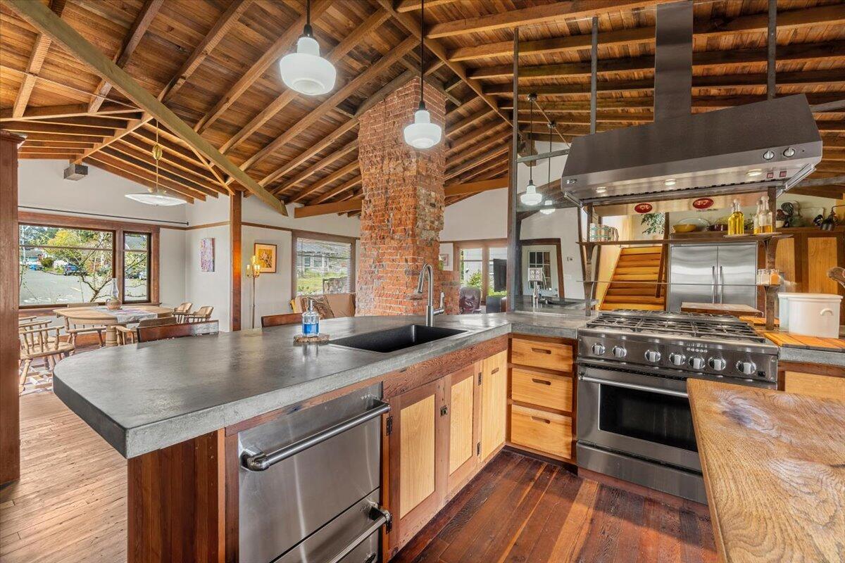 386 Loleta Drive