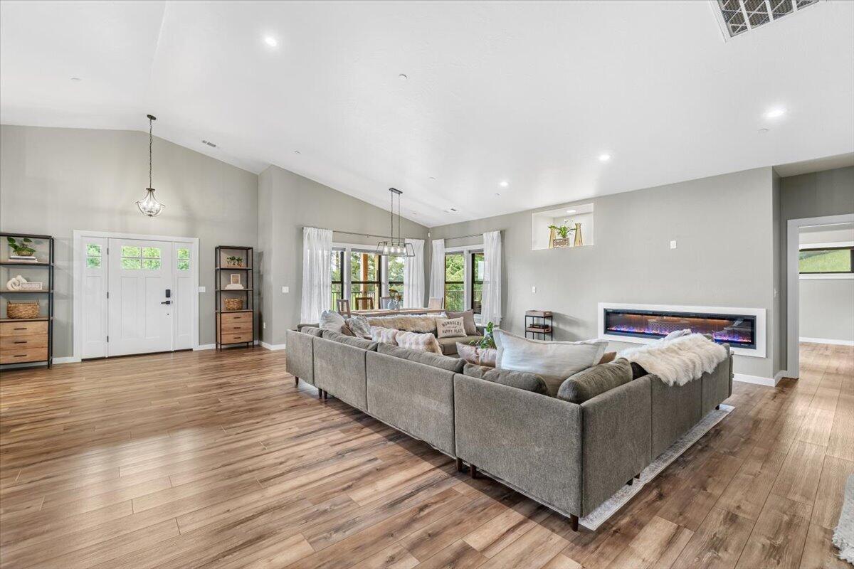 3092 Willis Lane