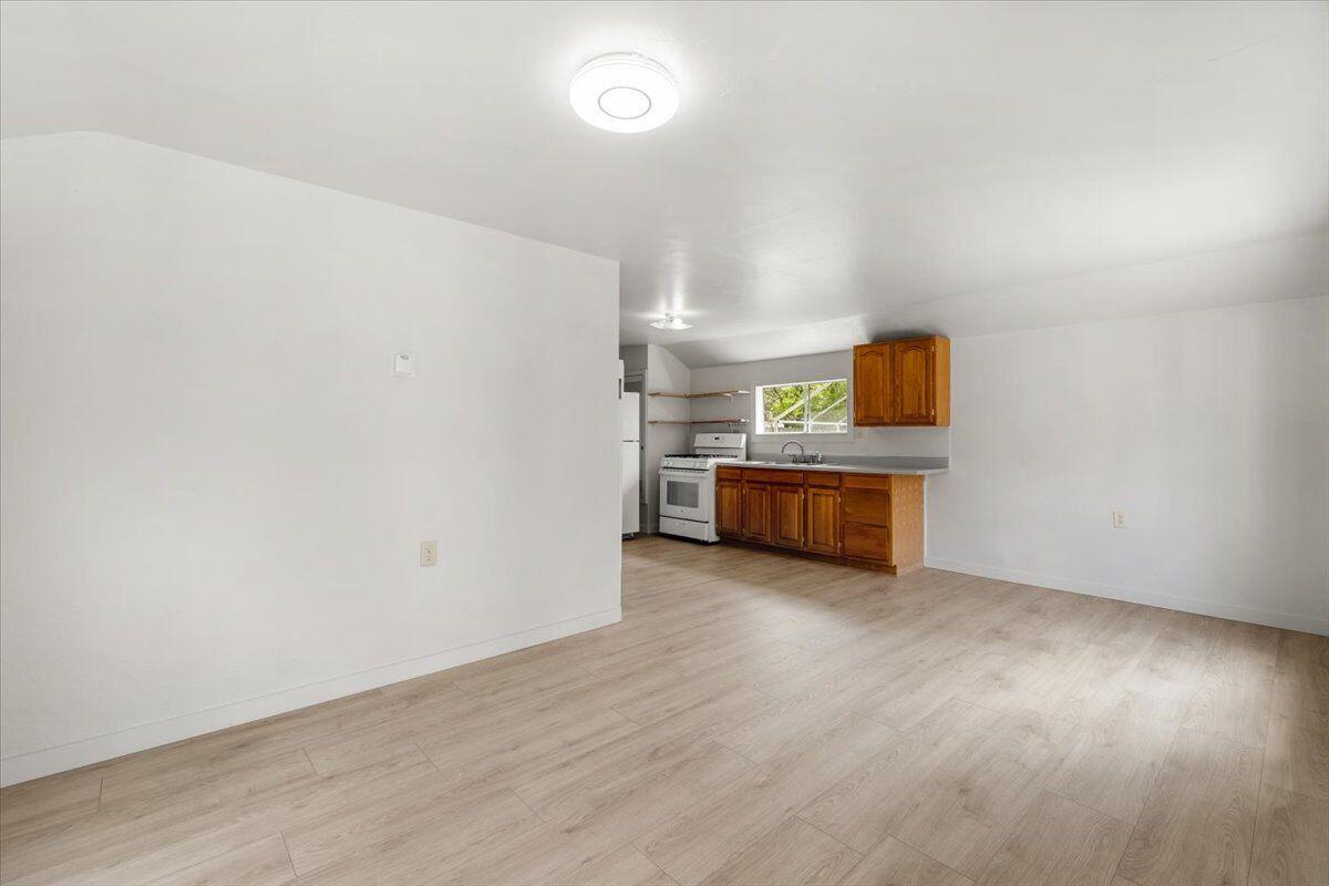 1433 Freshwater Road