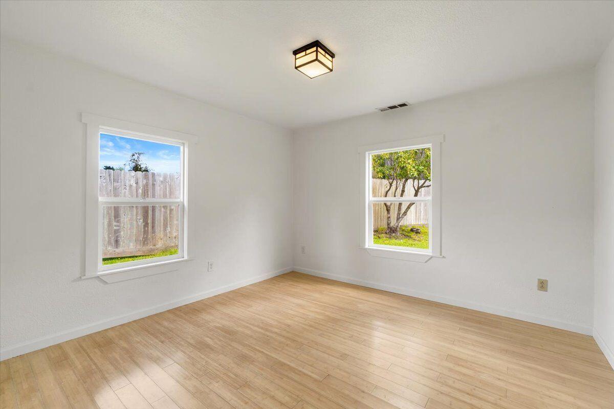 1433 Freshwater Road