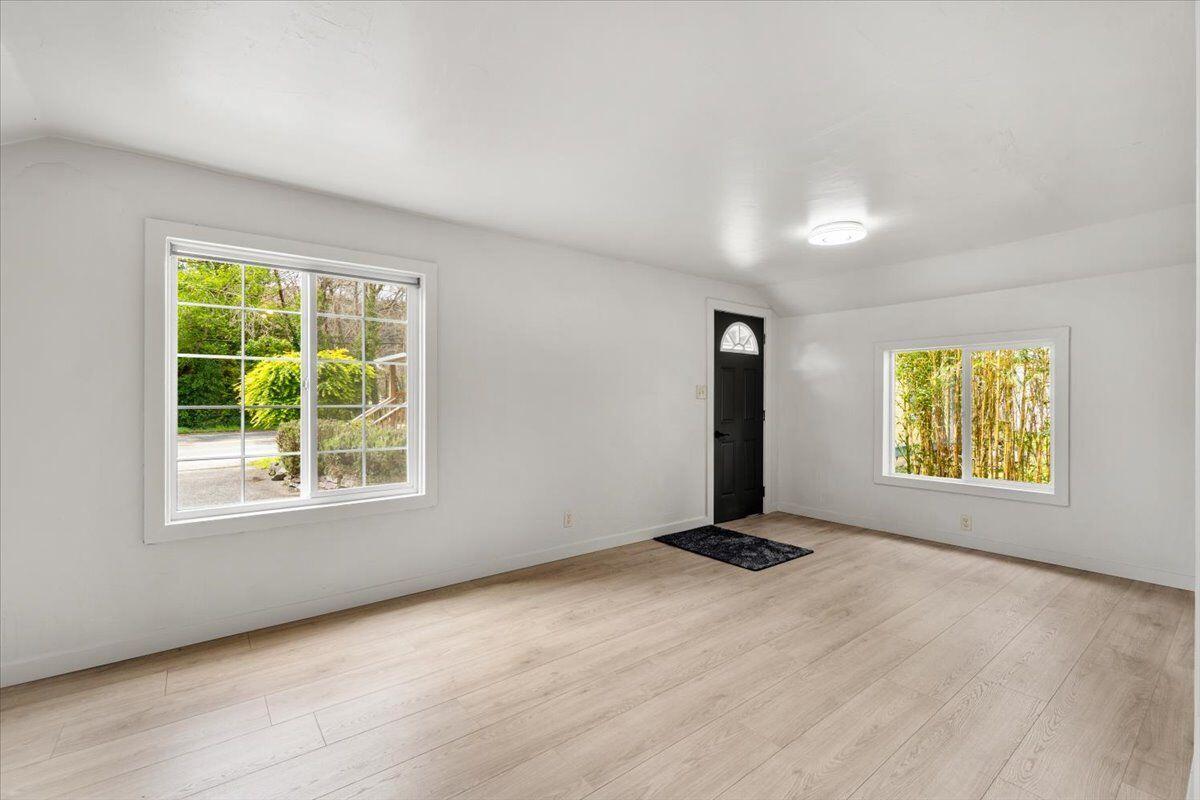 1433 Freshwater Road