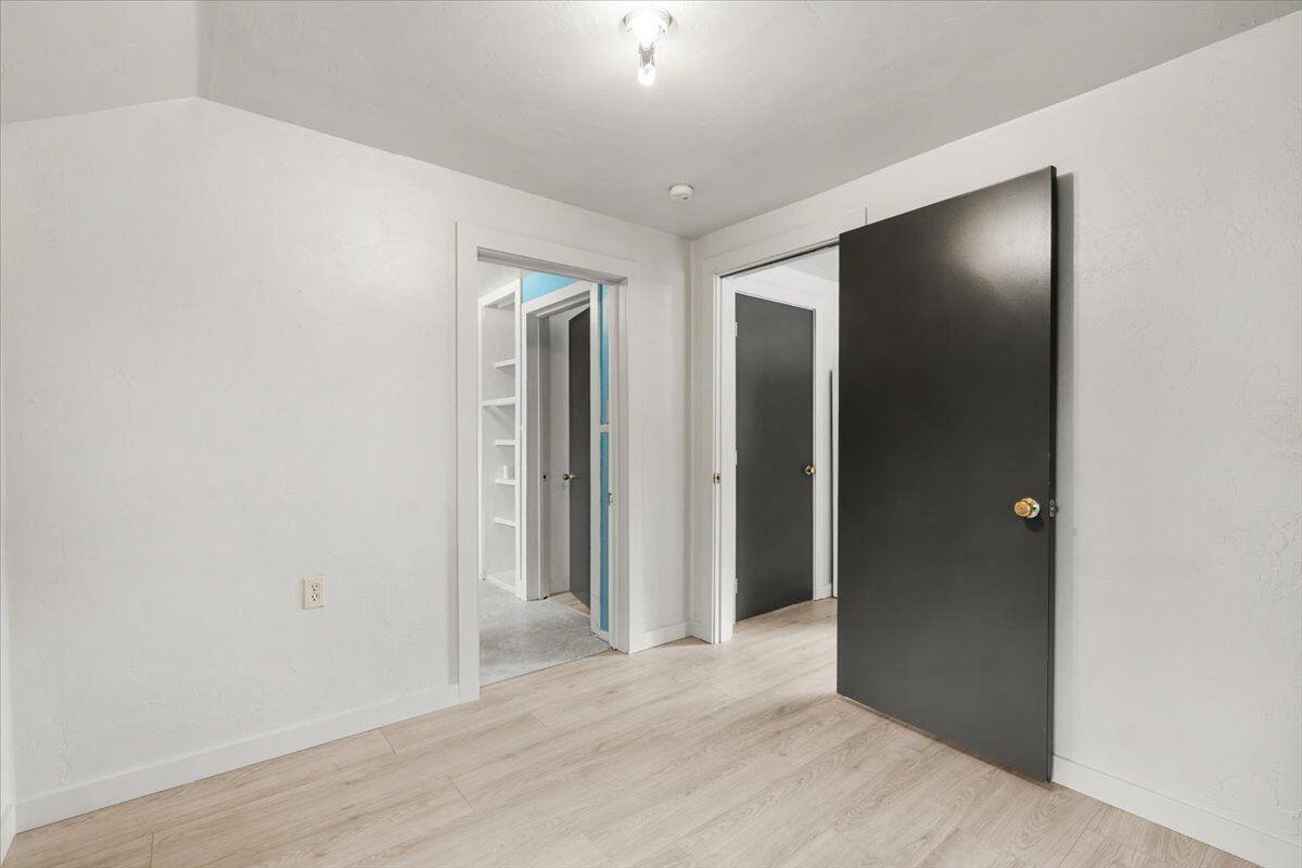 1433 Freshwater Road