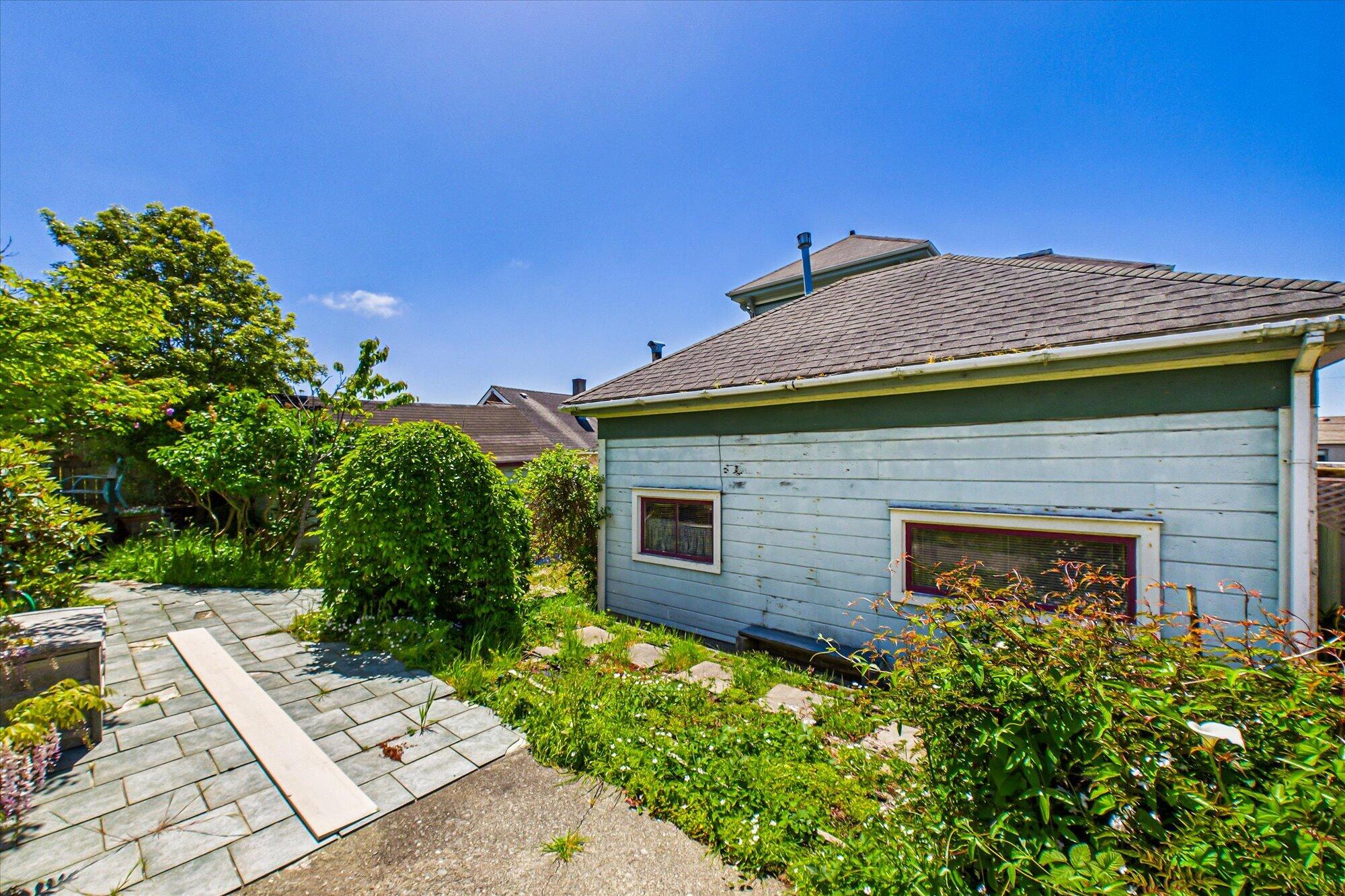 821 D Street