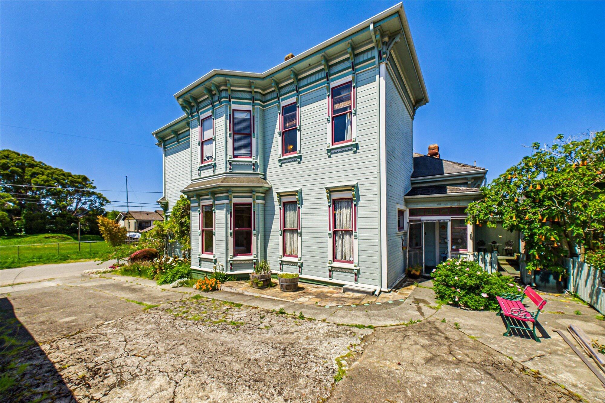 821 D Street
