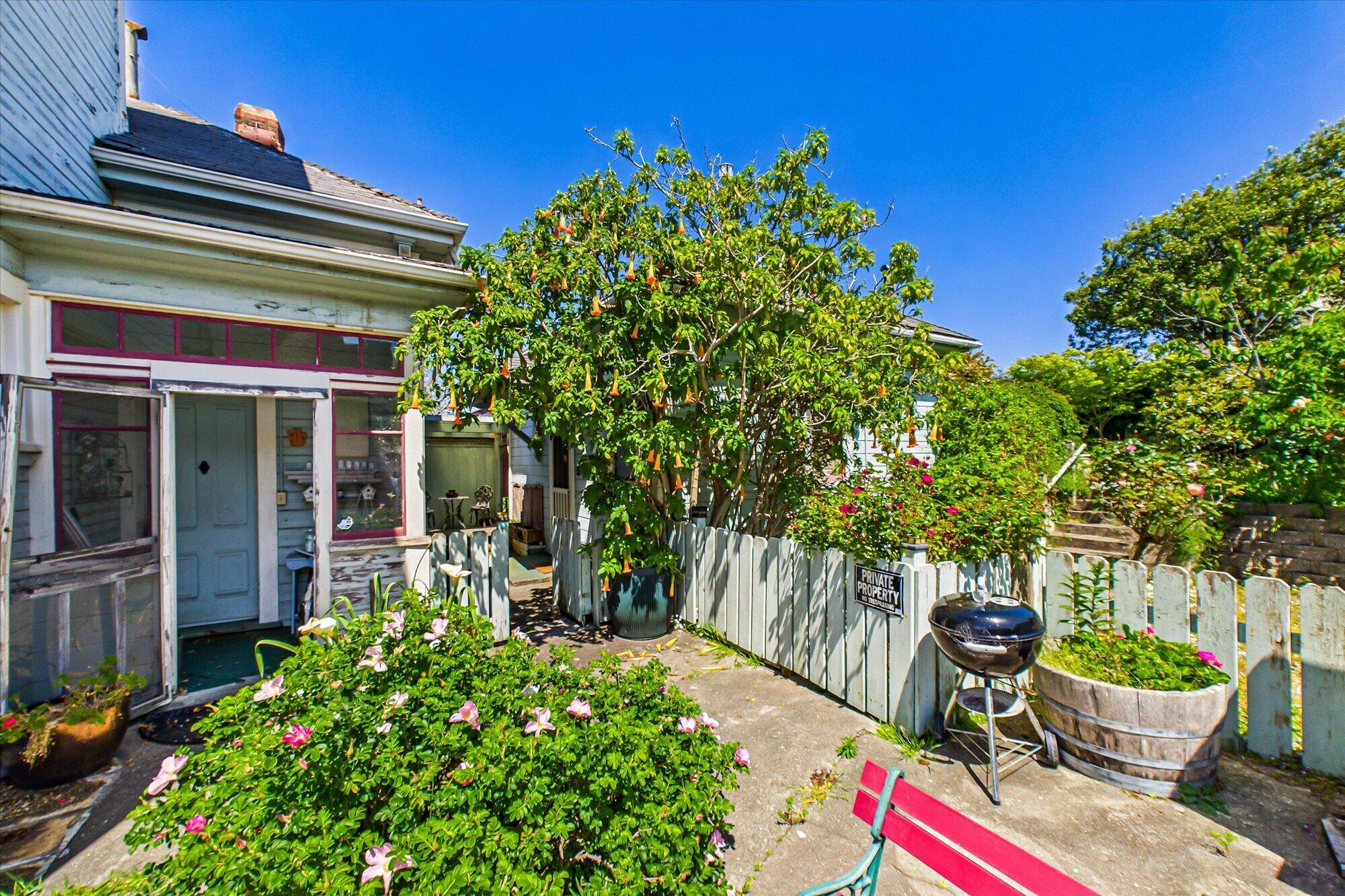 821 D Street