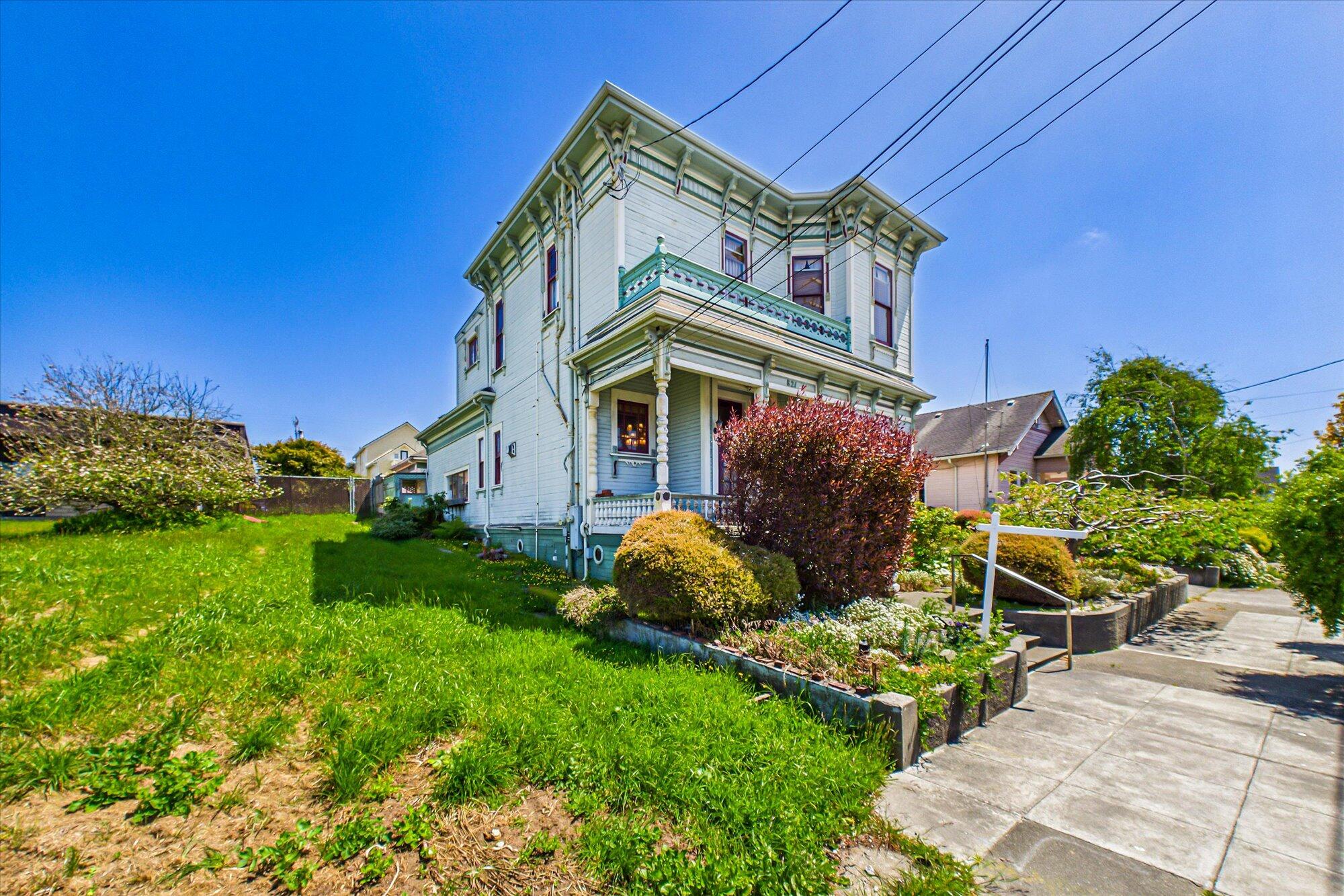821 D Street
