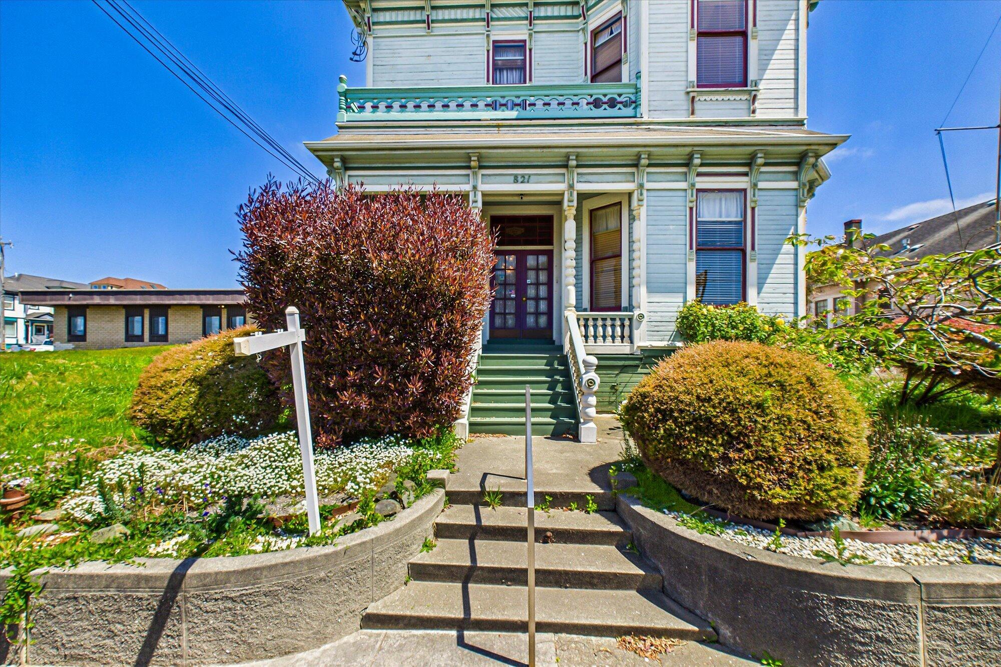 821 D Street