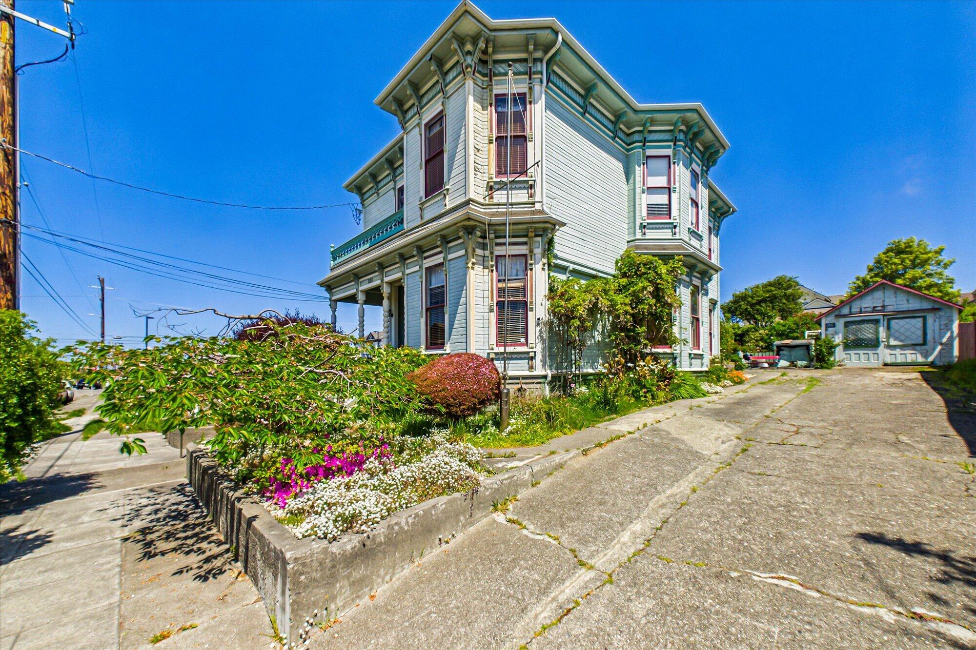 821 D Street