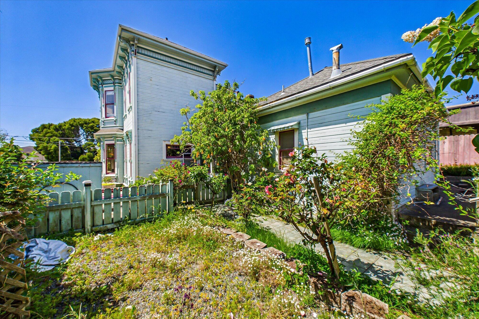 821 D Street
