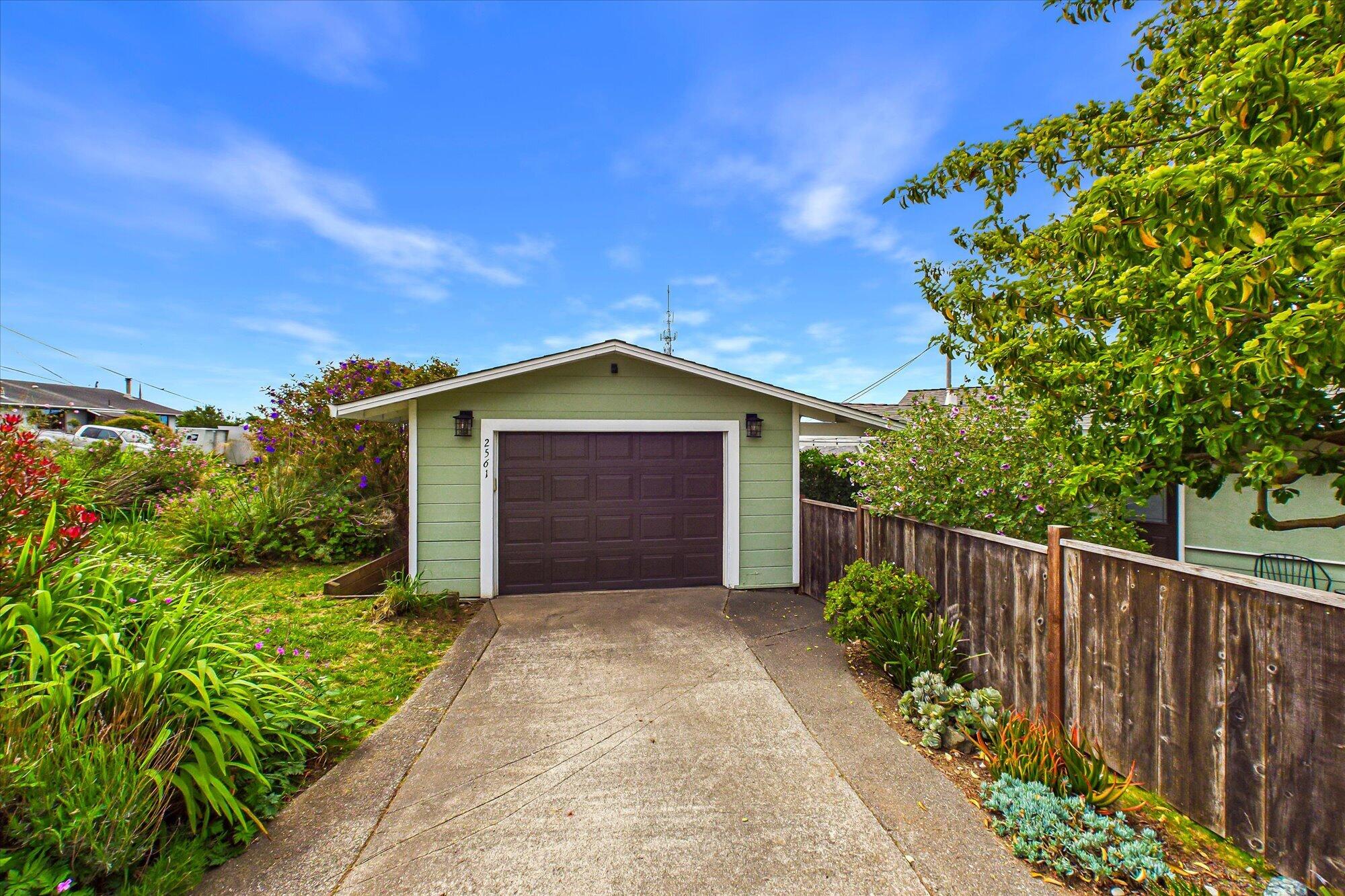 2561 Donna Drive