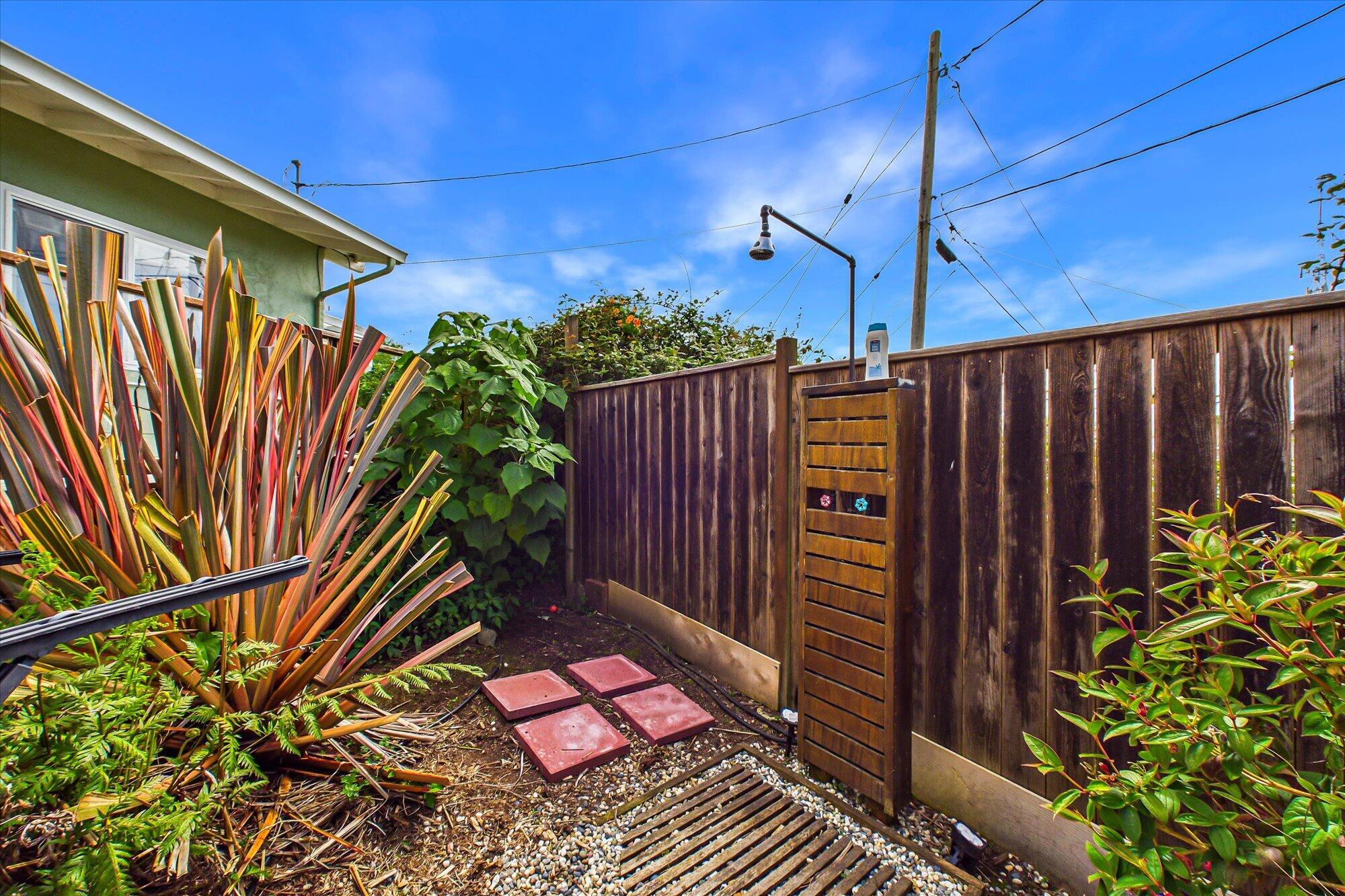 2561 Donna Drive