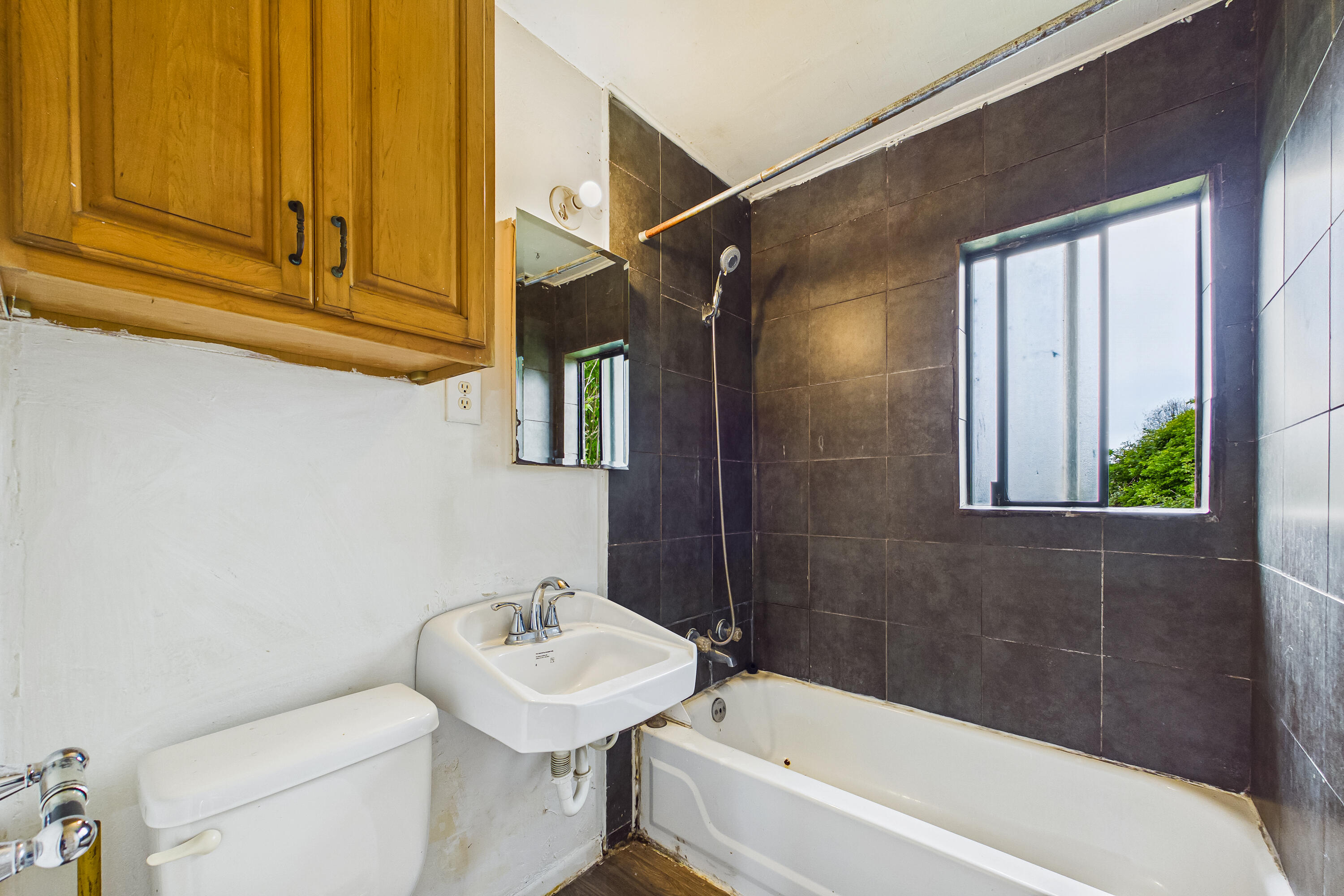 829/831 Westgate Drive