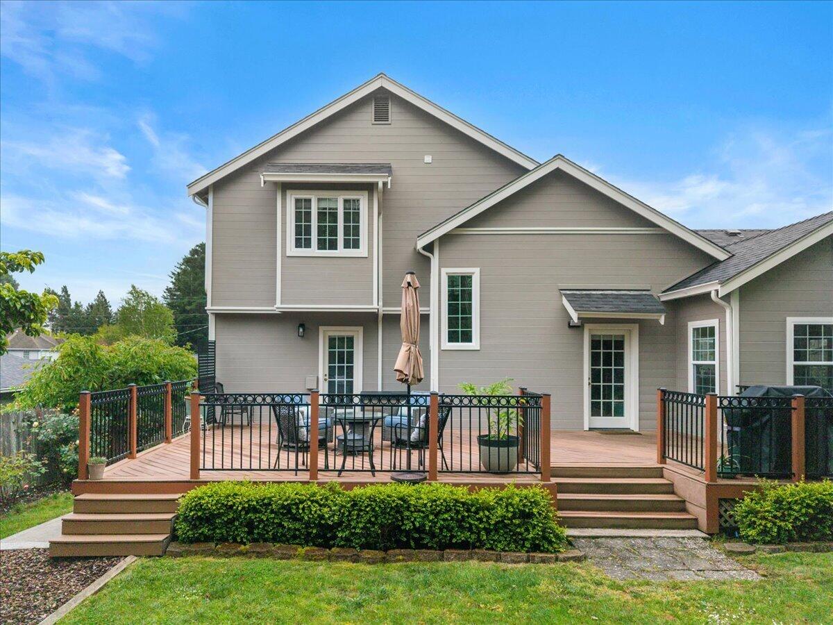 521 Nob Hill Road