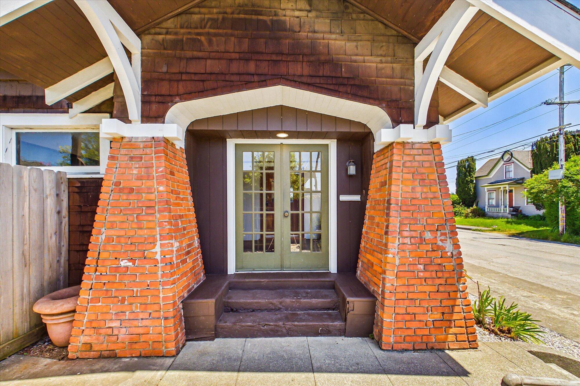 1215 8th Street