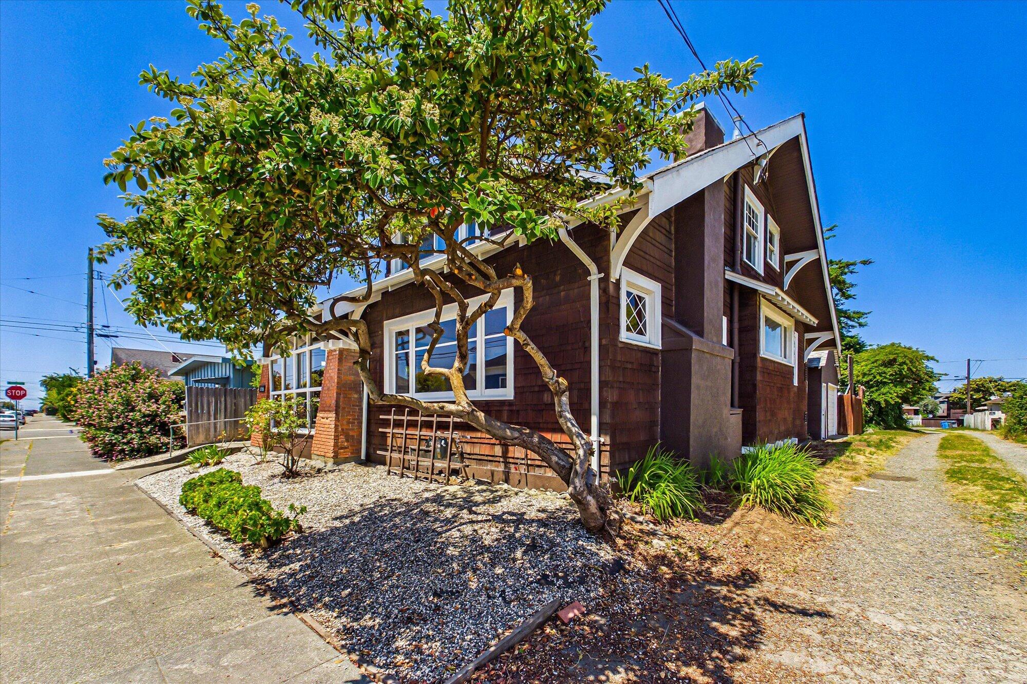 1215 8th Street