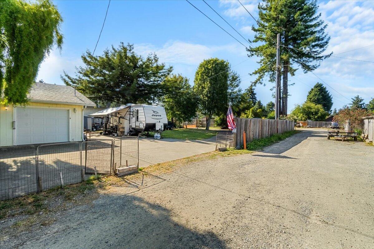 2075 Simmons Road