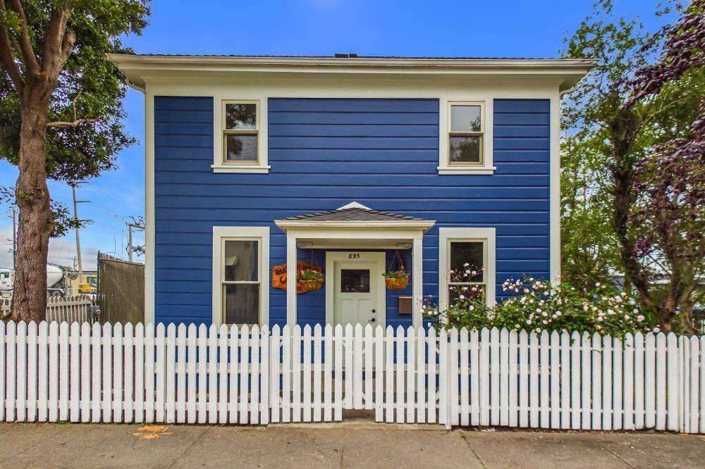 895 7th Street