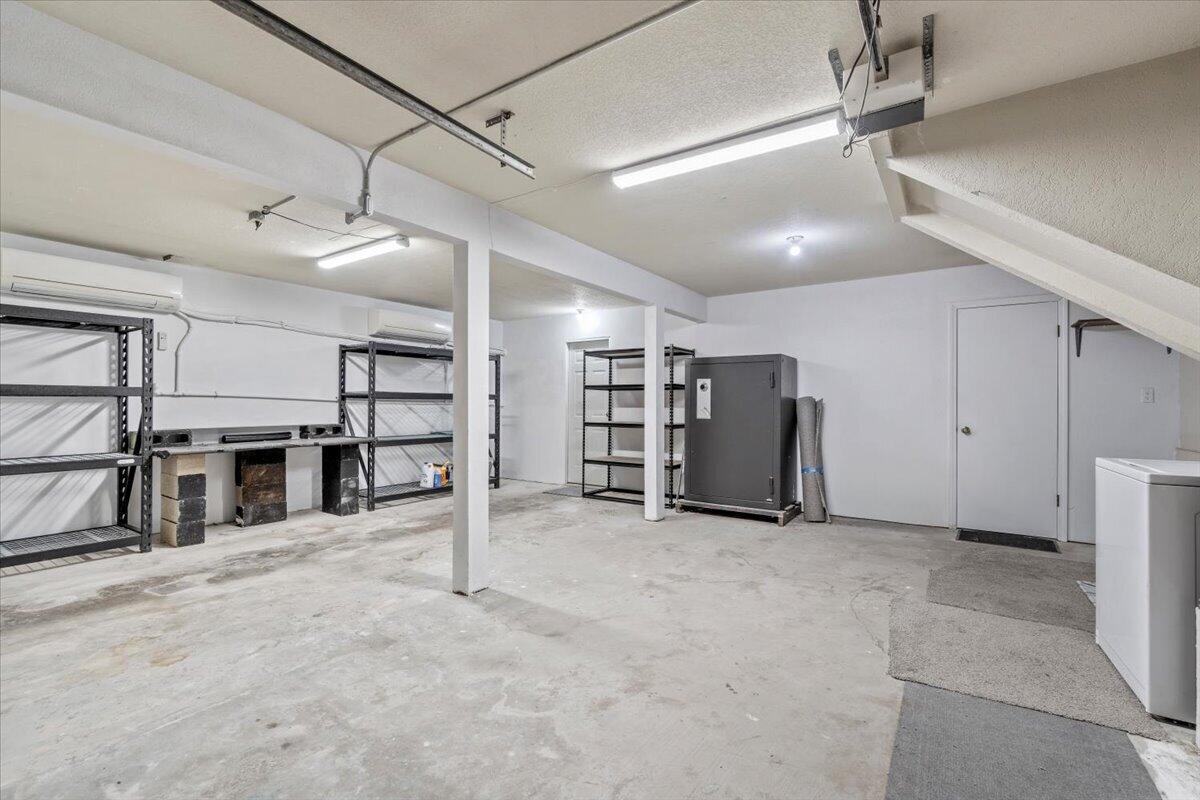 1400 Leslie Road