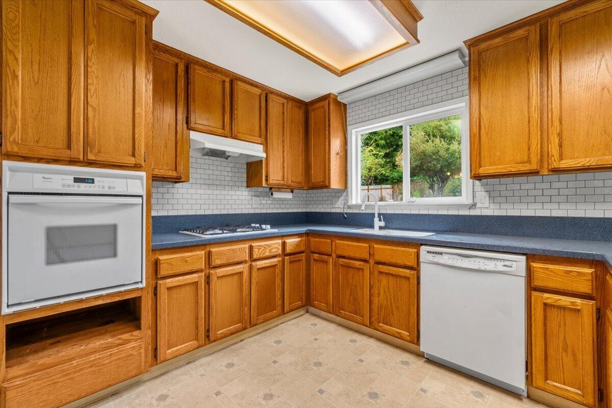 1400 Leslie Road