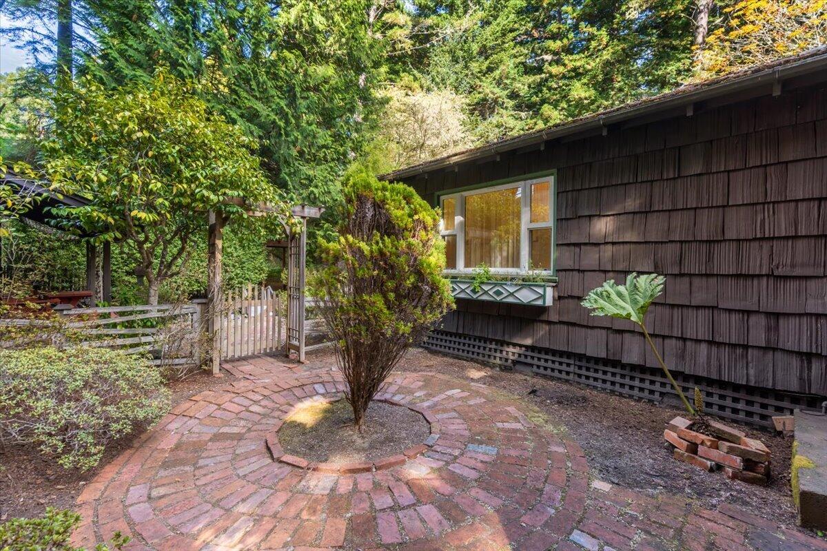 5170 Woodland Way