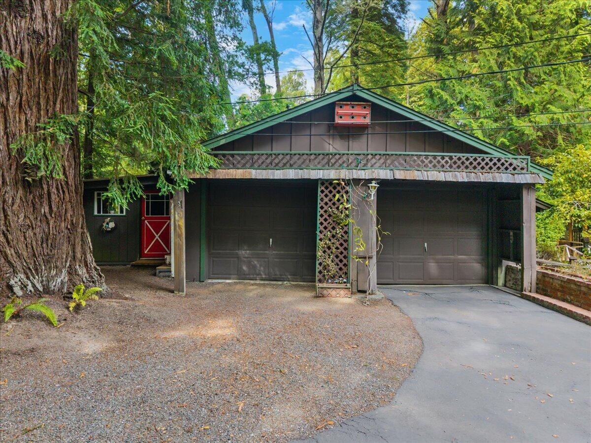 5170 Woodland Way
